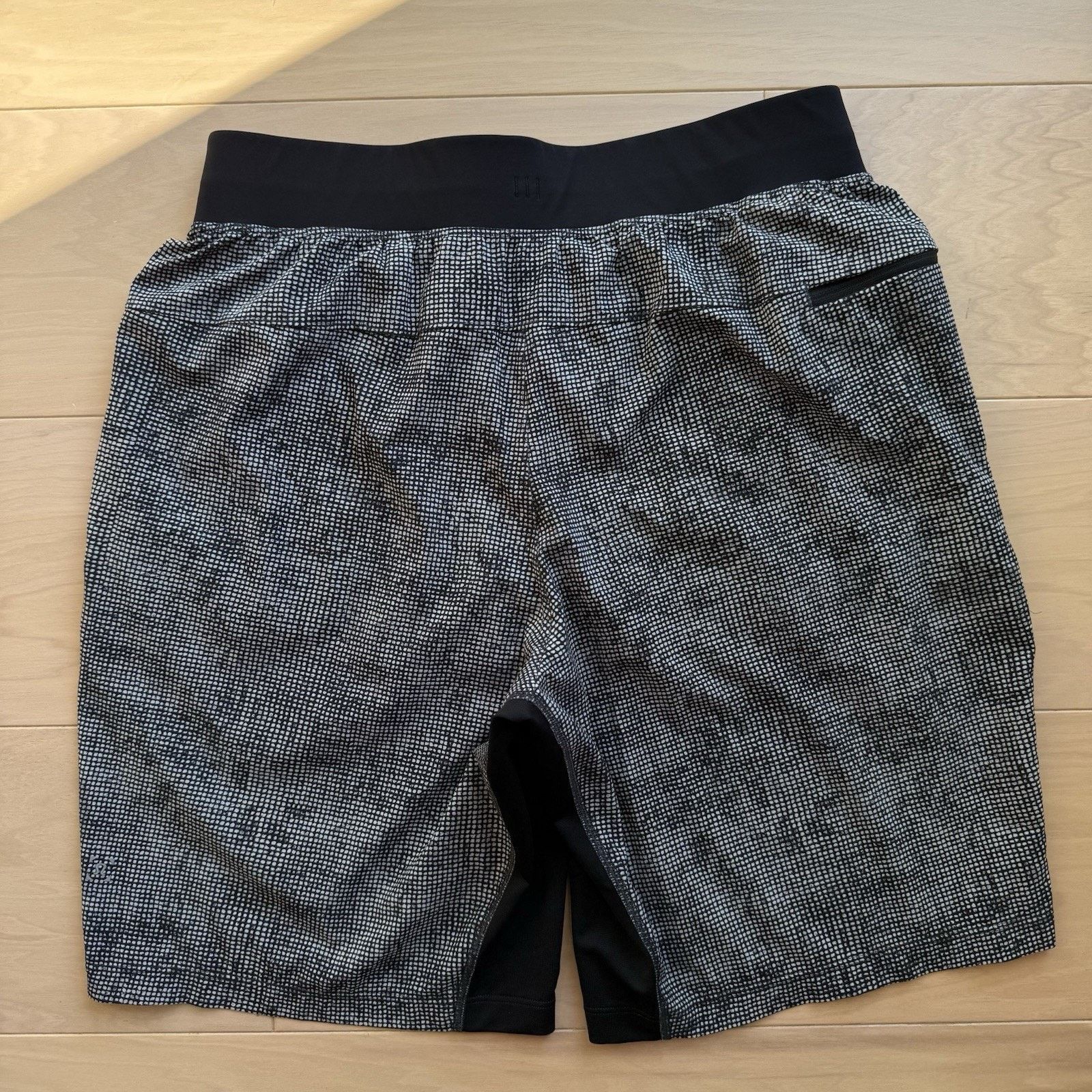 Lululemon Lululemon THE Shorts Medium Multicolor Lined Workout Size US 29 - 8 Thumbnail