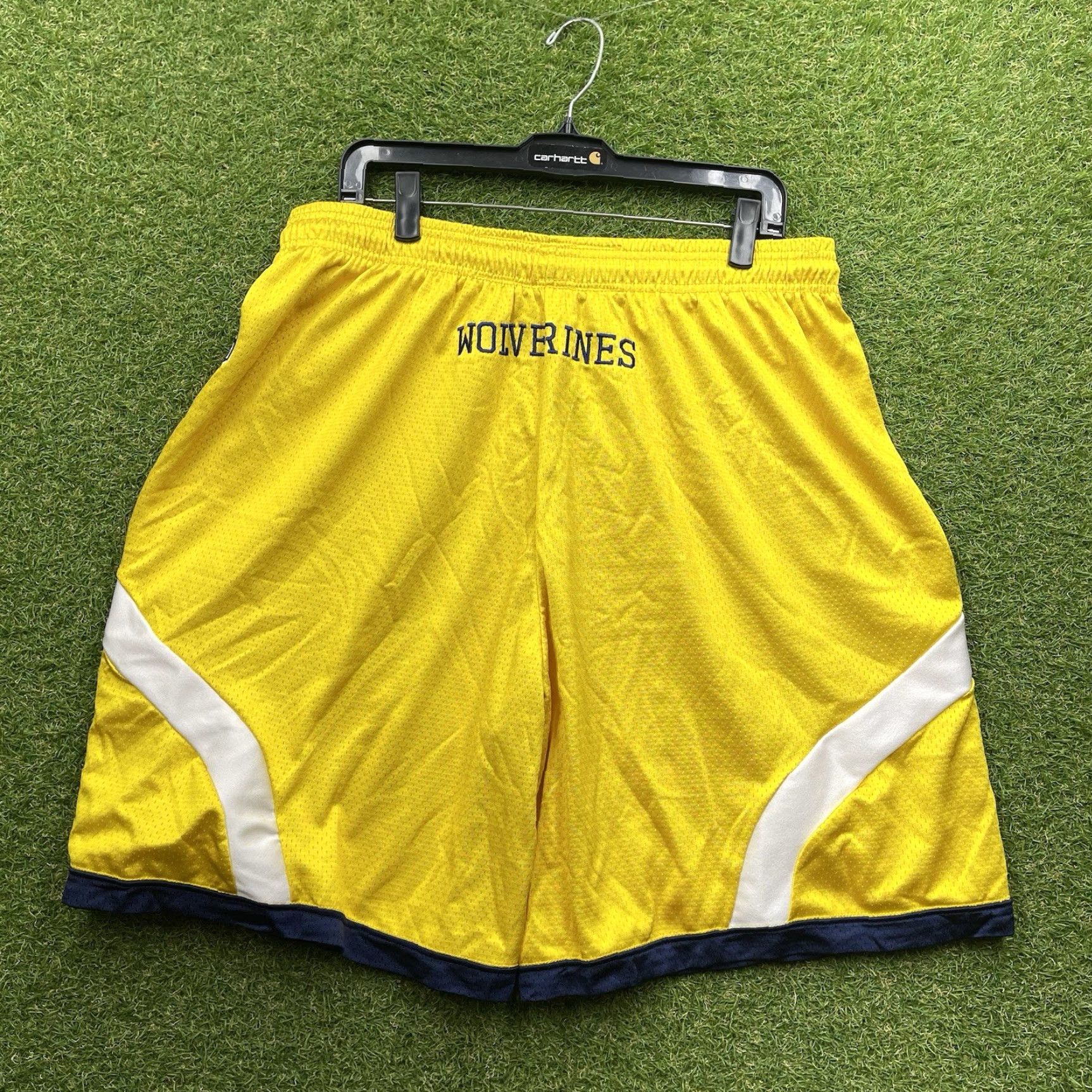 Adidas VINTAGE adidas Michigan Wolverines Shorts Mens XL Team Issued Basketball Y2K Size US 36 / EU 52 - 2 Thumbnail