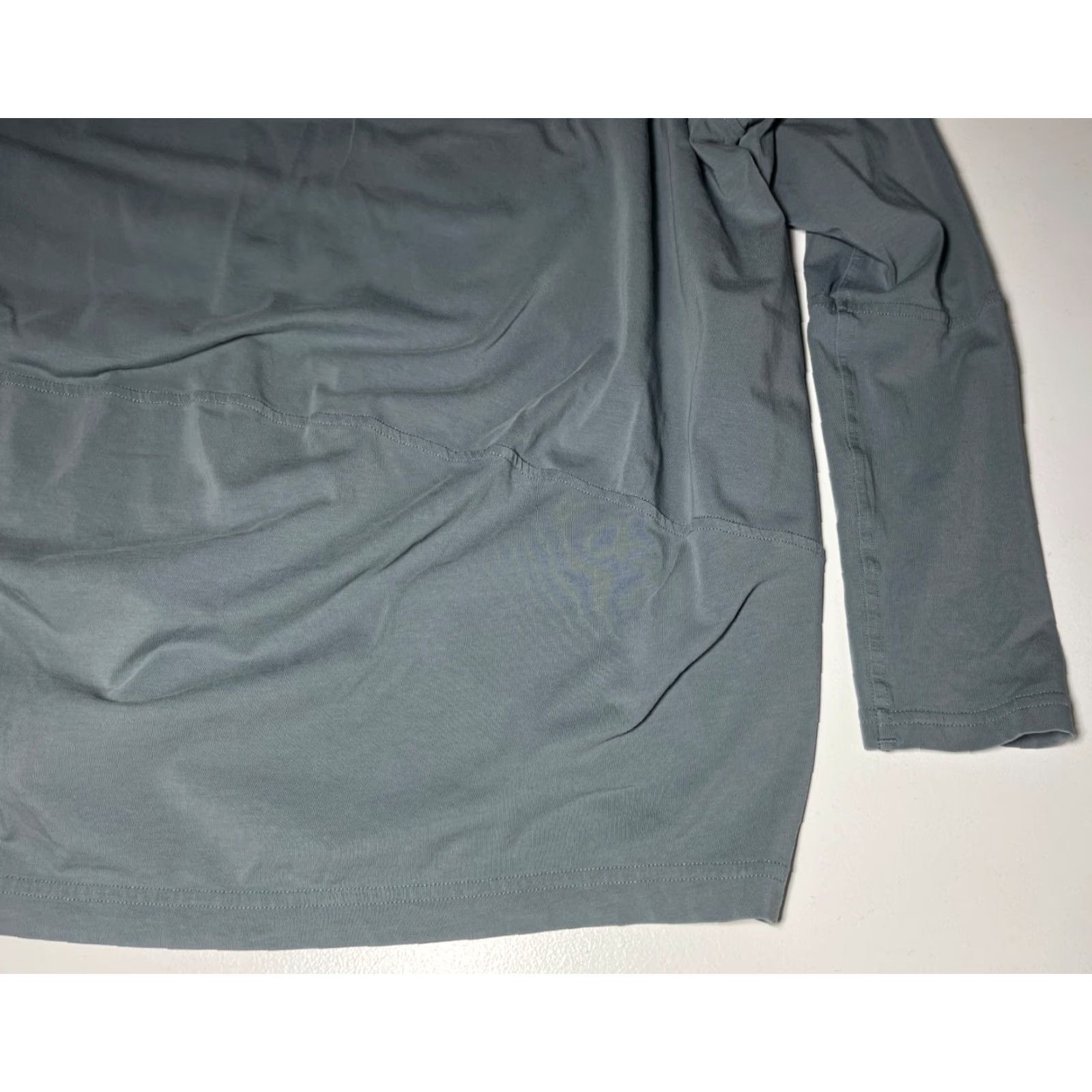 Lululemon VINTAGE Women's Lululemon Back In Action V-Neck Long-Sleeve Shirt L gray City Athleisure Shirts Womens Size L / US 10 / IT 46 - 5 Thumbnail