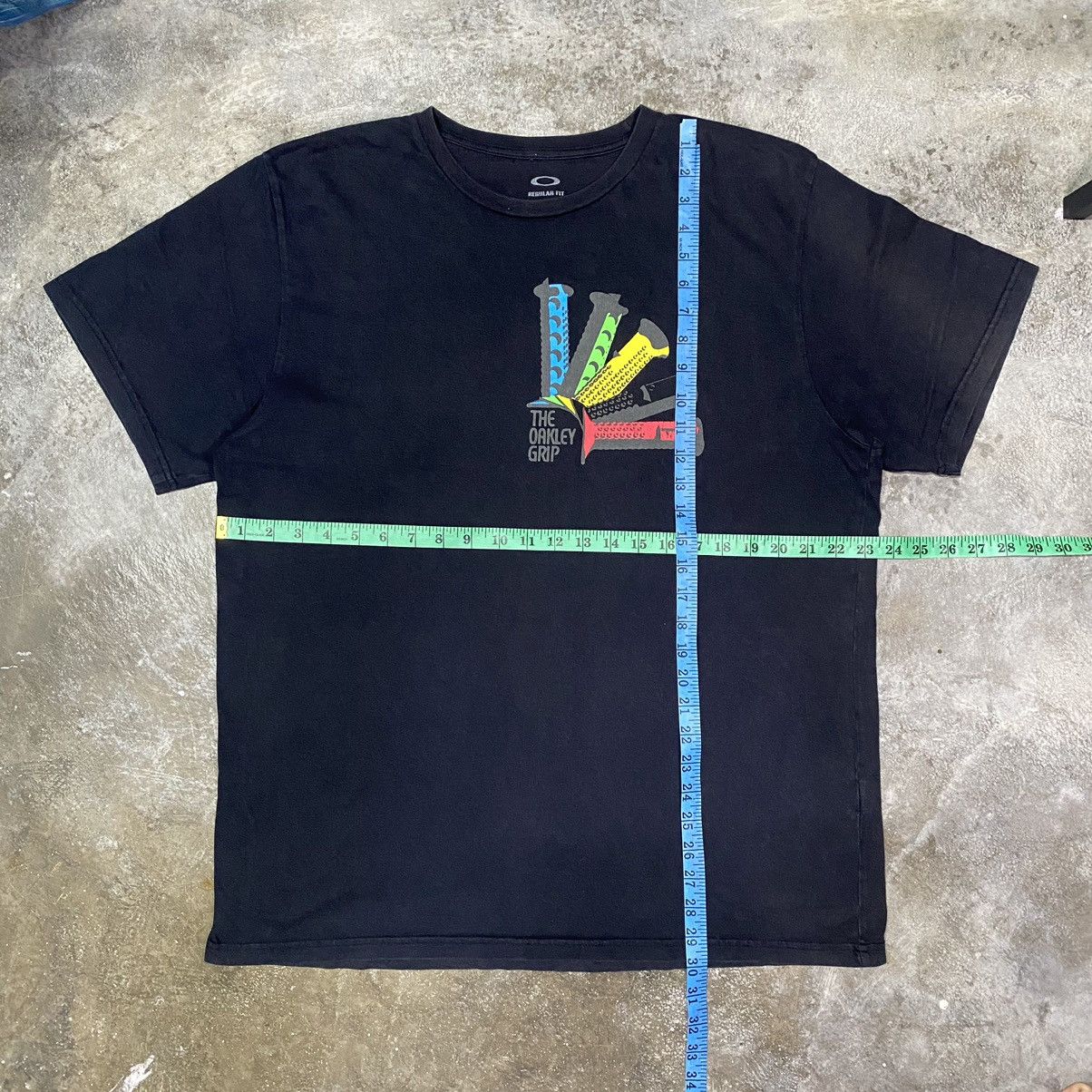Oakley × Vintage Oakley The Oakley Grip Print Tshirt Size US XL / EU 56 / 4 - 9 Thumbnail