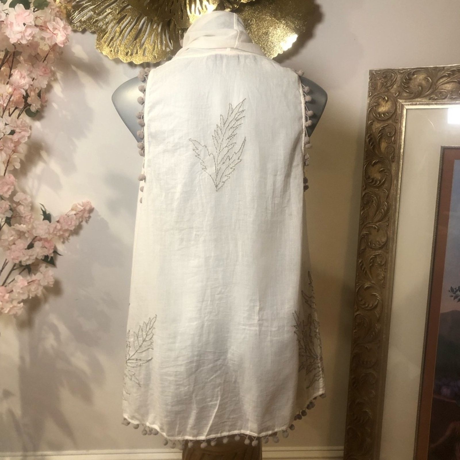 Other Embroidered sleeveless Cardigan pompom trim top Size S / US 4 / IT 40 - 6 Thumbnail