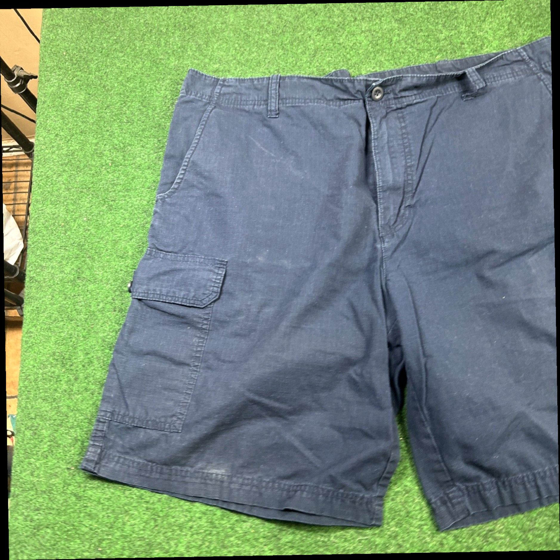 Izod IZOD Mens Size 40 Cargo Shorts Navy Cotton Hiking Size US 40 / EU 56 - 2 Thumbnail