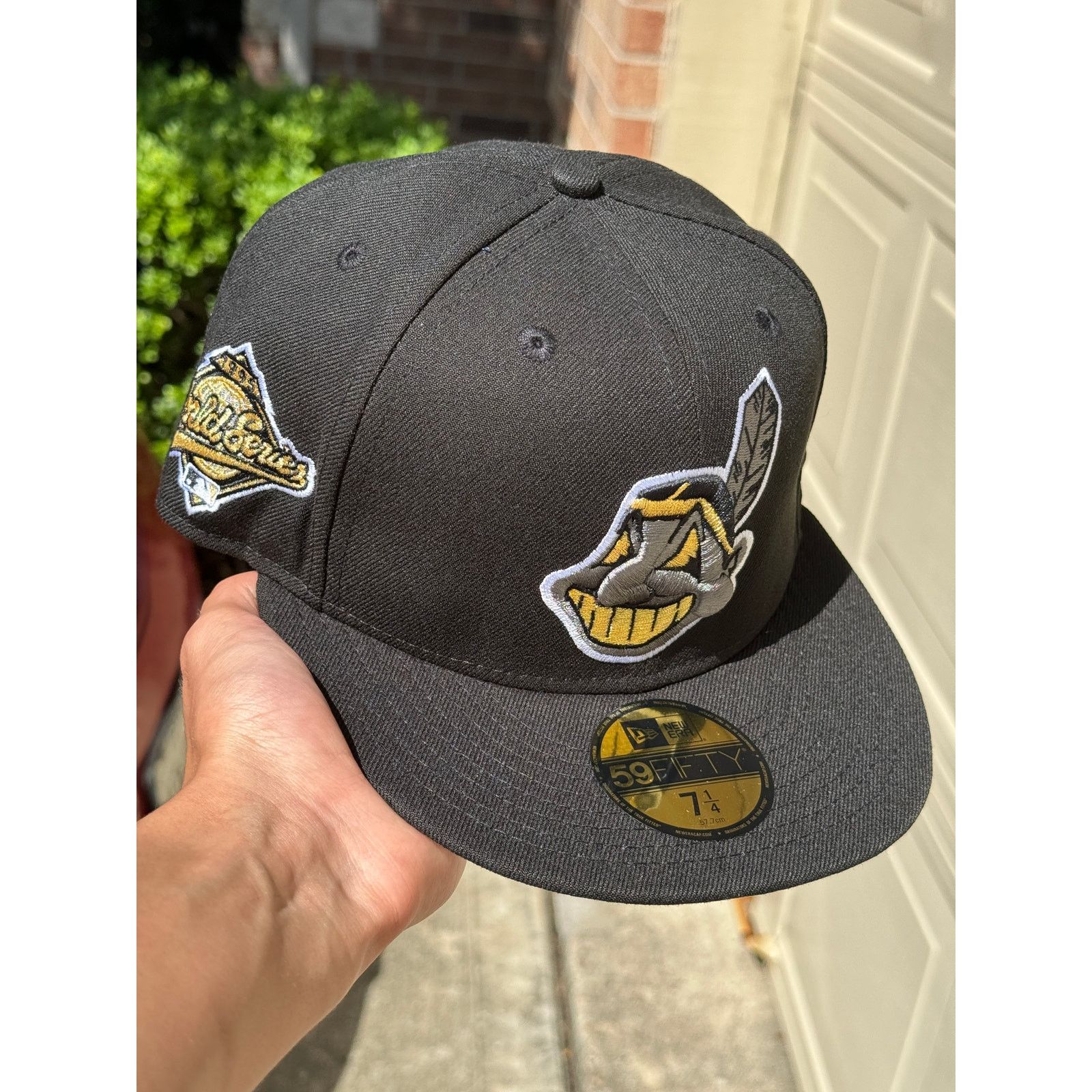 New Era SZ 71/4 BLACK GOLD CLEVELAND INDIANS CHIEF WAHOO New