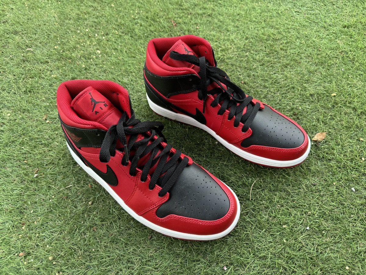 Nike NIKE AIR JORDAN 1 REVERSE BRED SNEAKERS Size US 10 / EU 43 - 1 Thumbnail