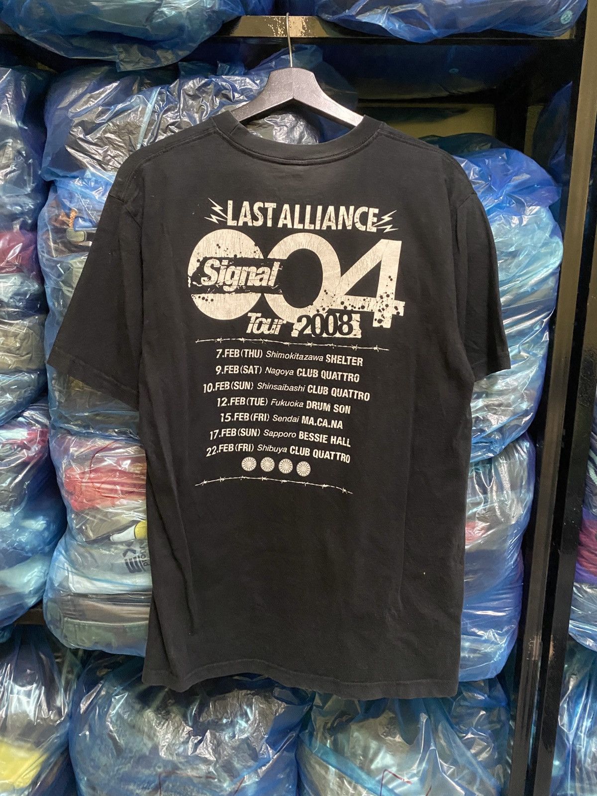 Band Tees VINTAGE Y2K LAST ALLIANCE JAPANESE BAND TEE ROCK TOUR 2004 Size US M / EU 48-50 / 2 - 5 Thumbnail