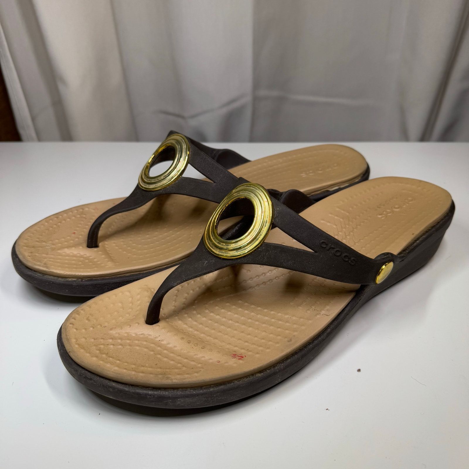 Crocs Crocs Sanrah Circle Medallion Sandal Sz 11 ESPRESSO GOLD Size US 11 / IT 41 - 3 Thumbnail