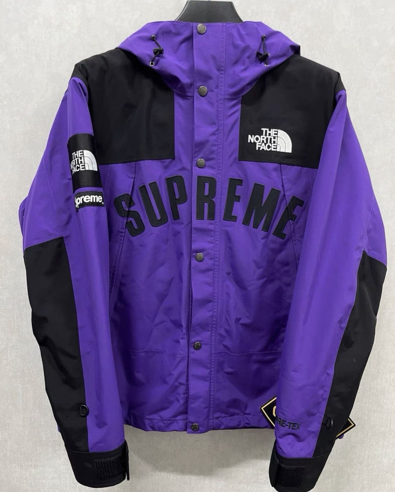 19ss Supreme × North Face Arc Logo Parka Supreme x The North Face Arc Logo Mountain Parka Red Black