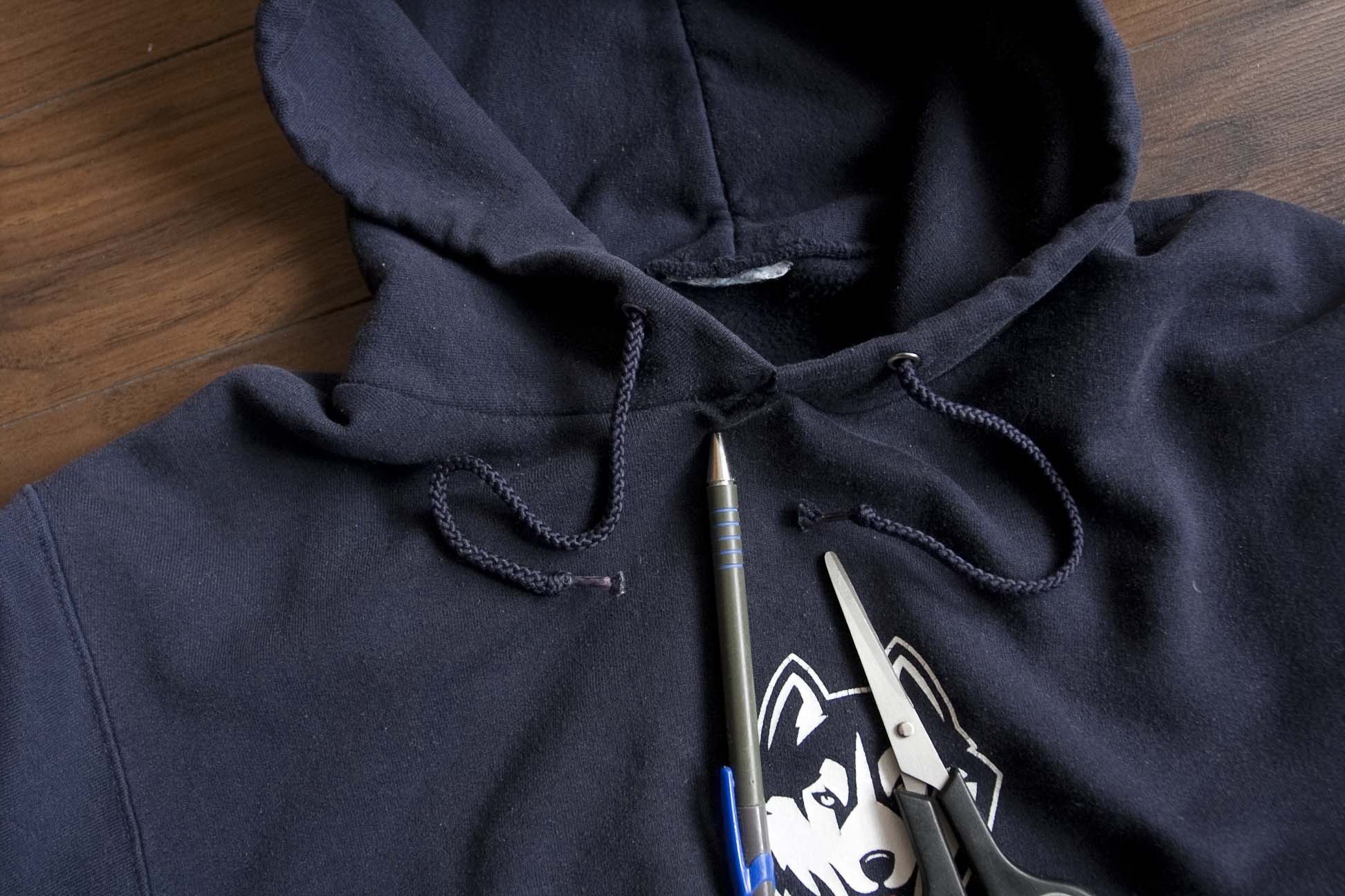 Champion × NCAA UConn Huskies Hoodie Champion NCAA Size S Size US S / EU 44-46 / 1 - 8 Thumbnail