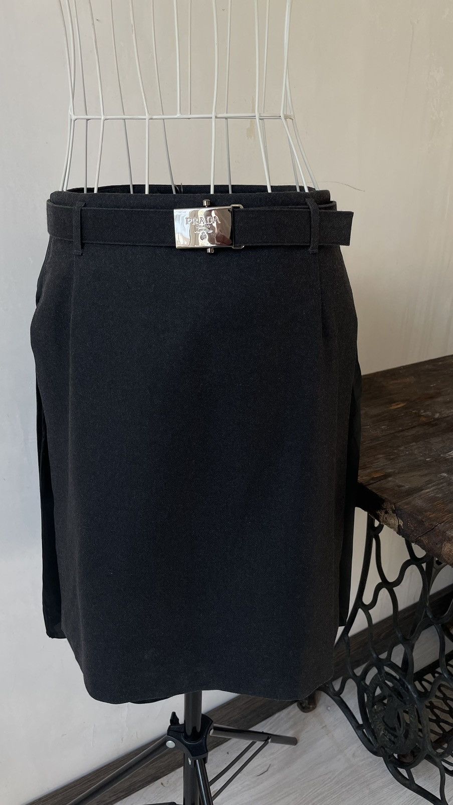 Prada prada wool skirt logo belt Size 30" / US 8 / IT 44 - 2 Thumbnail