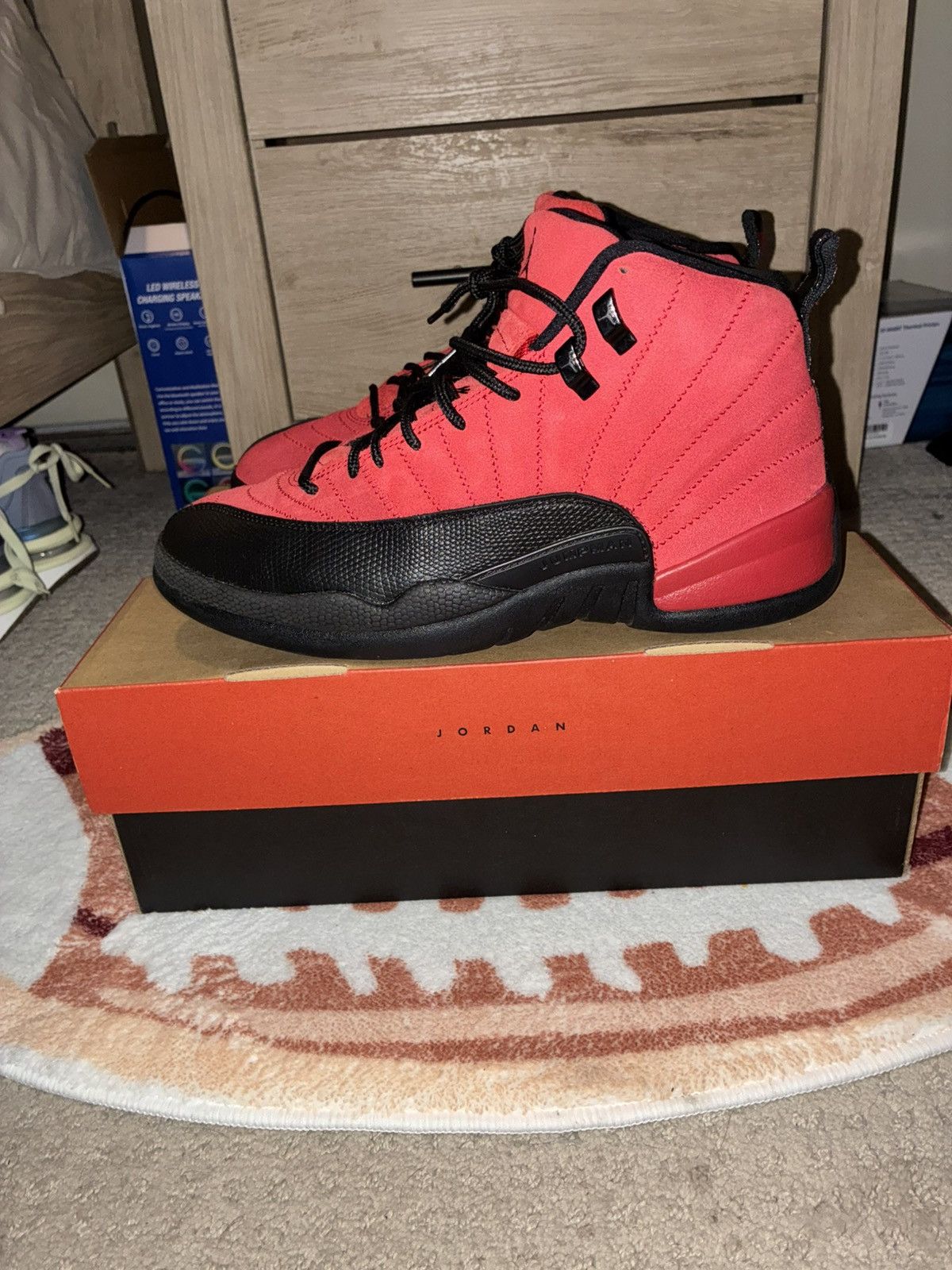 Jordan Brand Jordan 12 reverse flu game Size US 10 / EU 43 - 2 Thumbnail