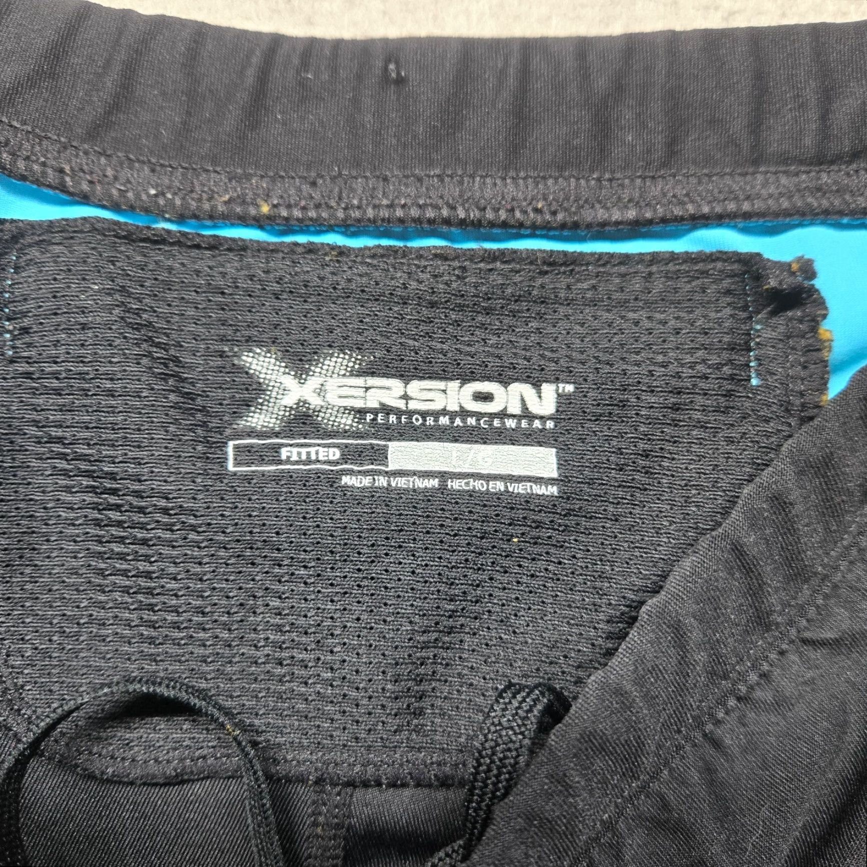 Vintage Xersion Fitted Capri Yoga Pants w/Rear Pocket Black with Blue Trim Medium Womens Size 32" / US 10 / IT 46 - 2 Thumbnail