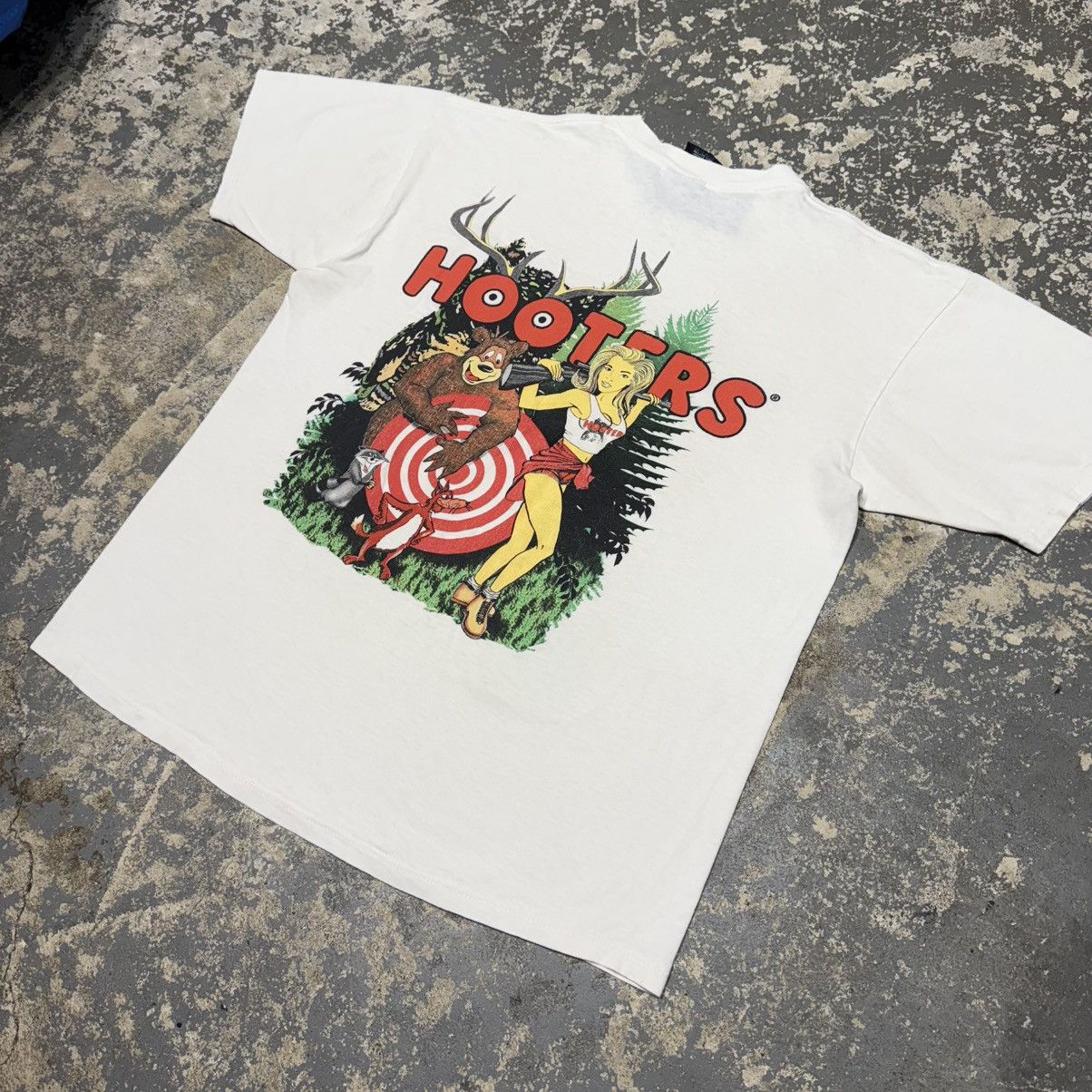 Other Vintage Hooters Hunt Club Graphic Women 90s USA Tshirt Size US L / EU 52-54 / 3 - 7 Thumbnail