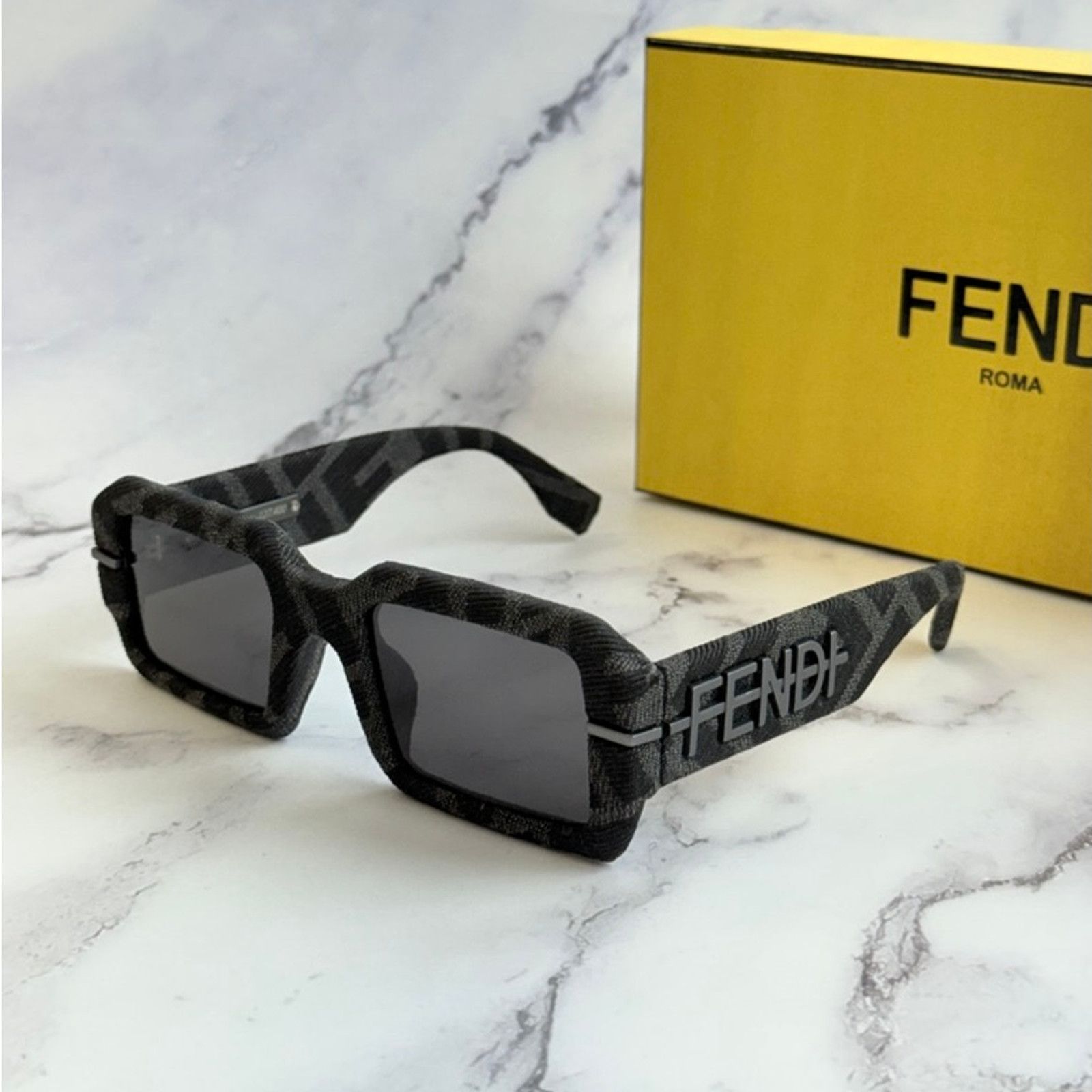 Fendi NEW Fendi FE40074U Limited Edition Sunglasses $1050 Size ONE SIZE - 1 Thumbnail