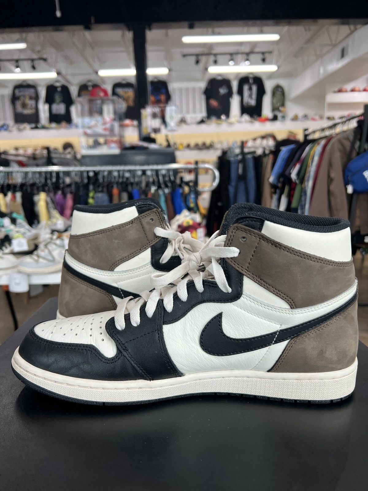 Jordan Brand Air Jordan 1 Mocha Sz. 11.5 (2020) Size US 11.5 / EU 44-45 - 3 Thumbnail