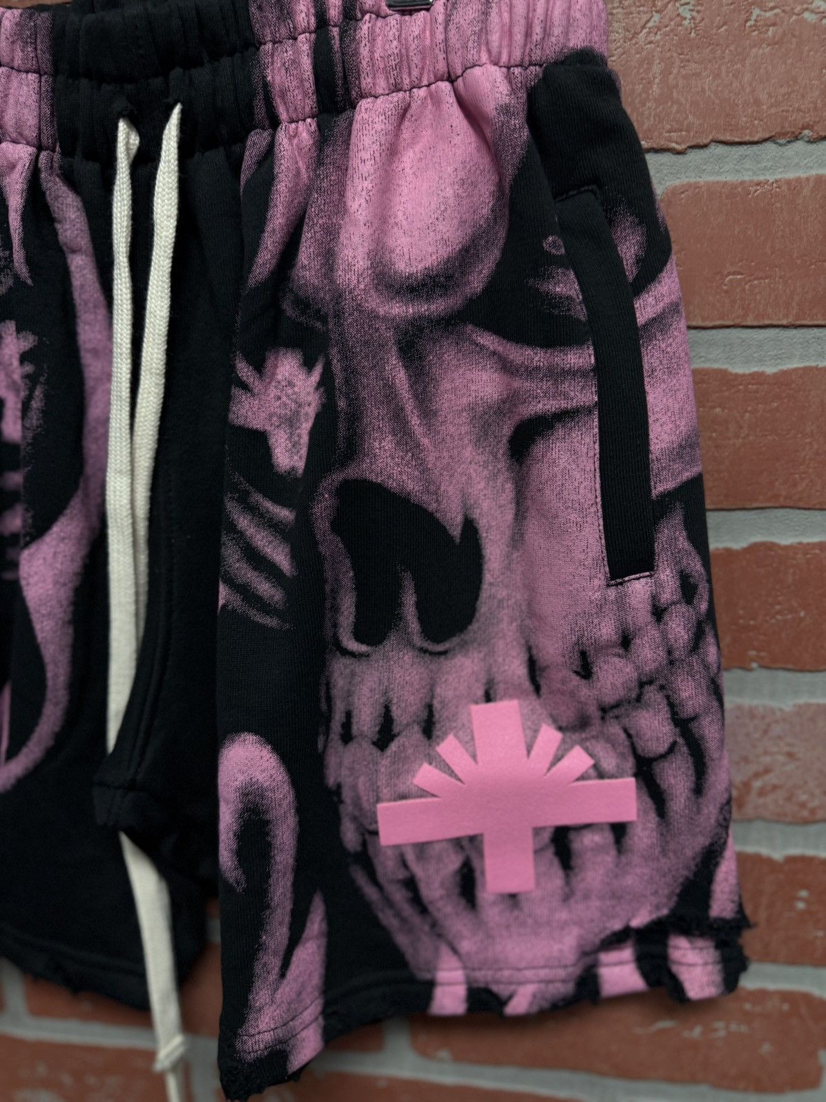 Vertabrae Vertabrae Pink Skull Shorts Size Medium New Size US 29 - 2 Thumbnail
