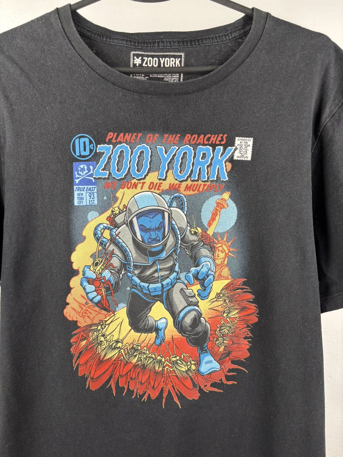 Zoo York Zoo York Planet of the Roaches We dont die , we multiply Size US XXL / EU 58 / 5 - 2 Thumbnail