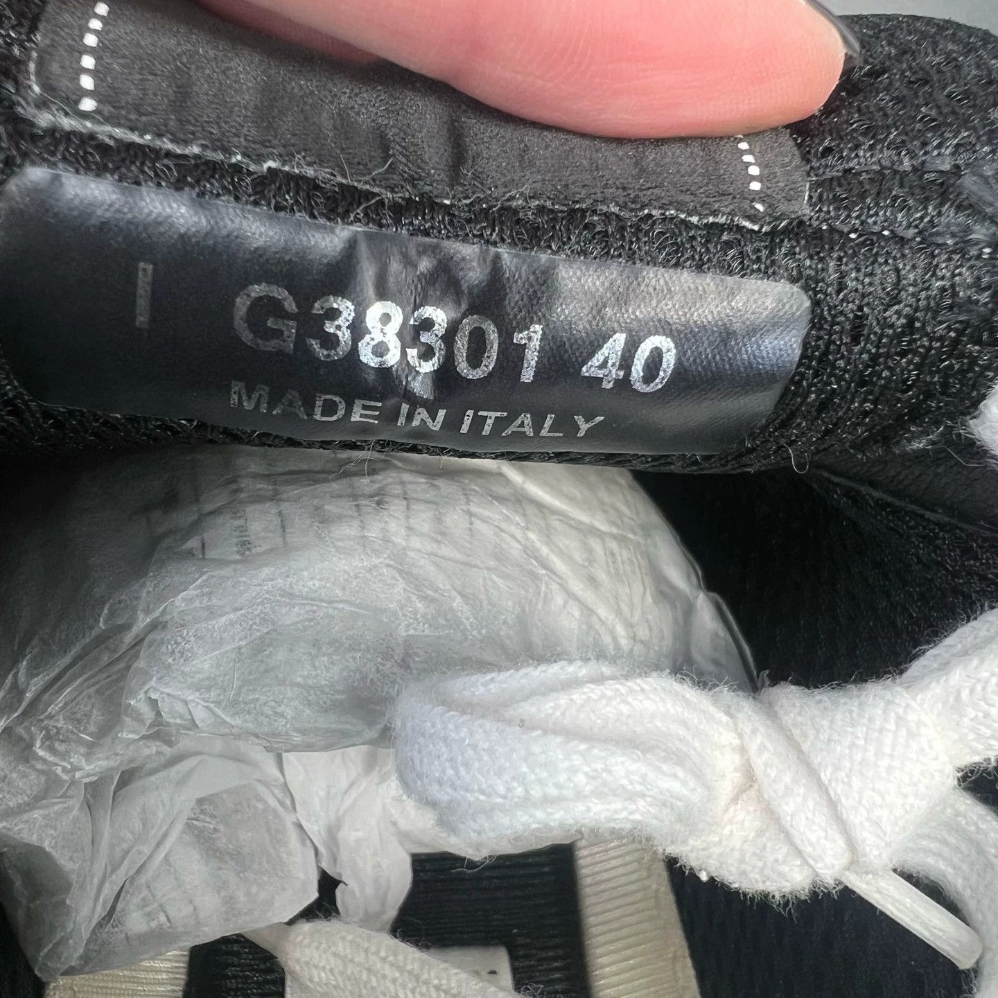 Chanel Chanel 22C Black & White Sneakers - Size 40 (Like New) Size US 7 / EU 40 - 8 Thumbnail