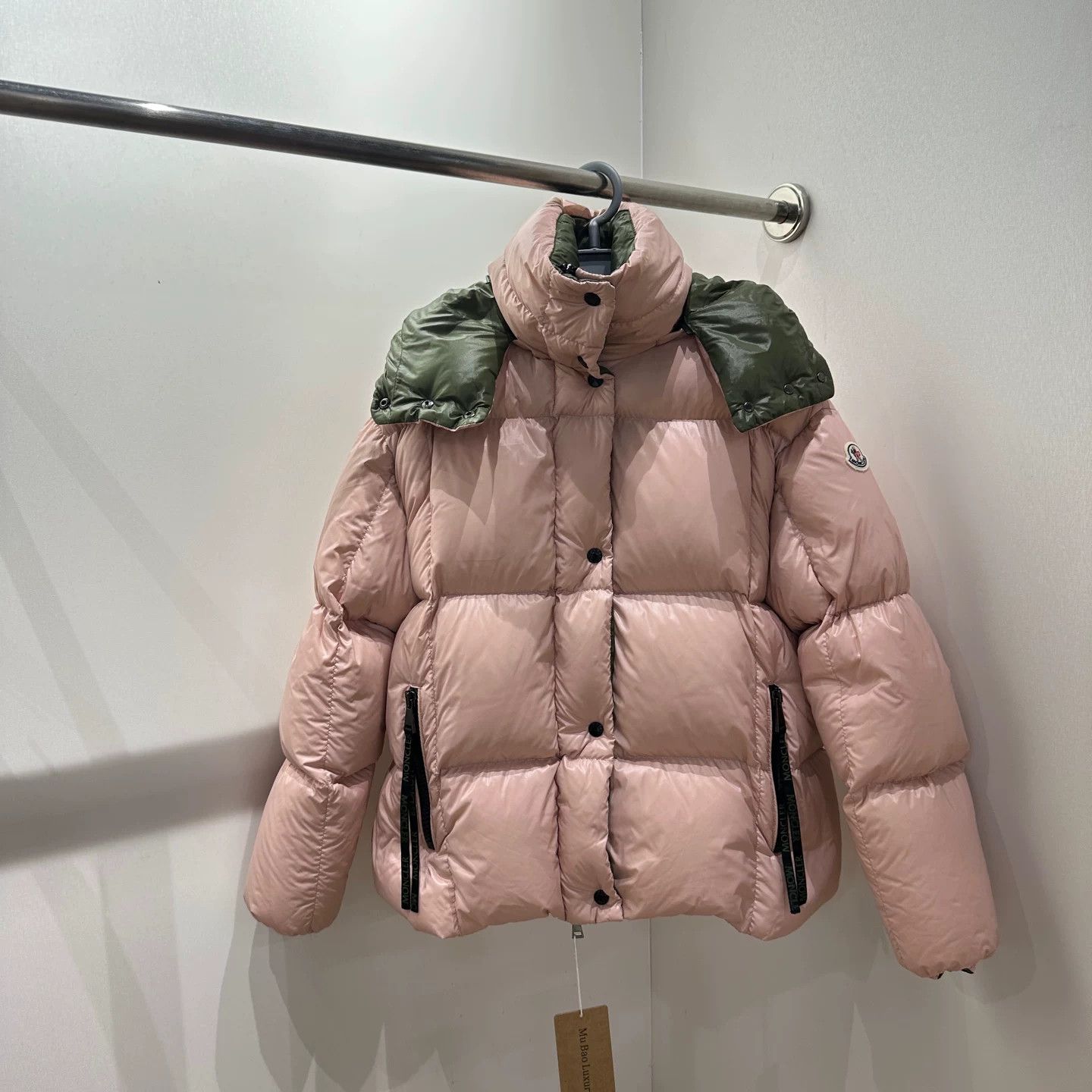 Moncler Moncler White Down Jacket S Women Size S / US 4 / IT 40 - 1 Thumbnail