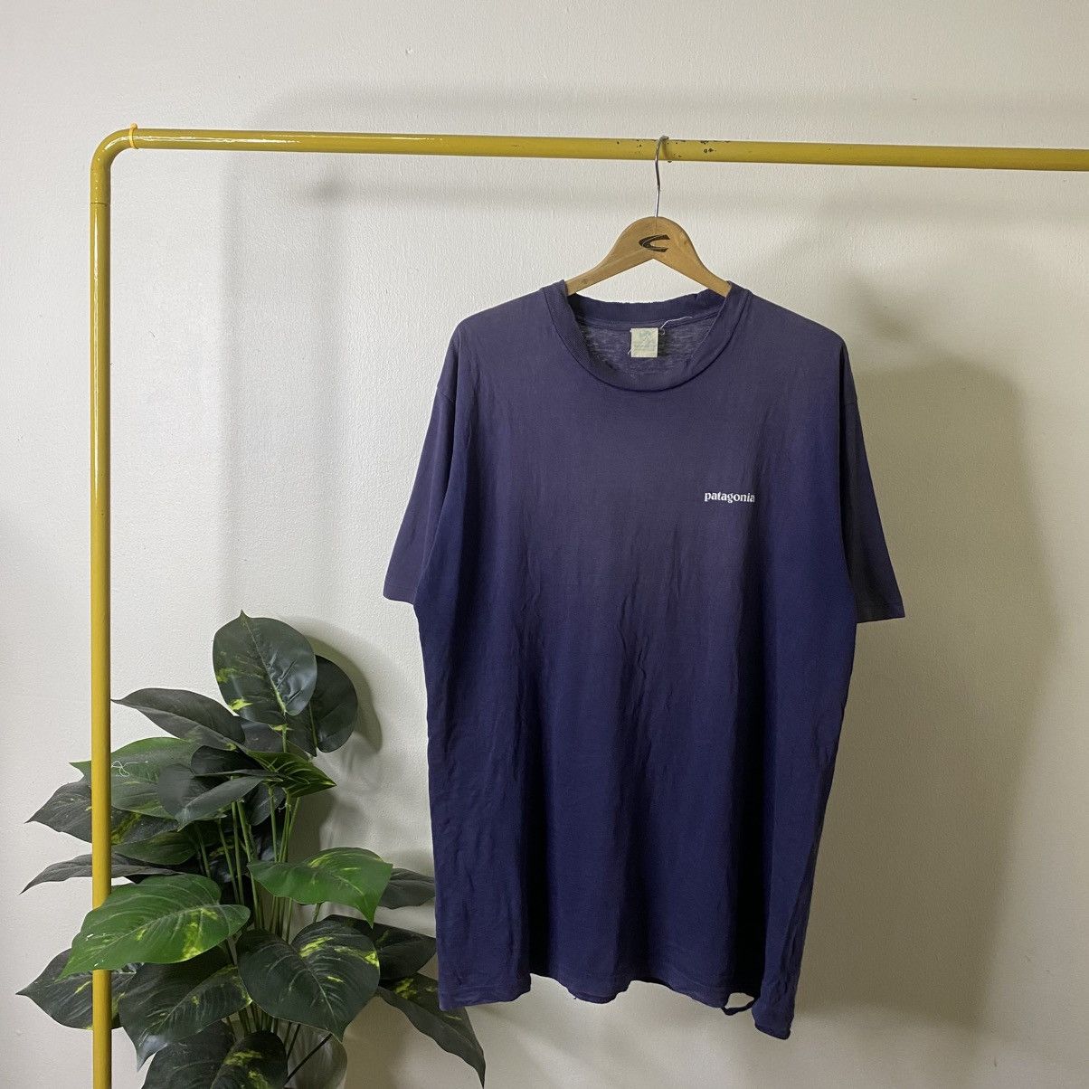 Patagonia Vintage 1990s Patagonia Faded T Shirt Size US L / EU 52-54 / 3 - 6 Thumbnail