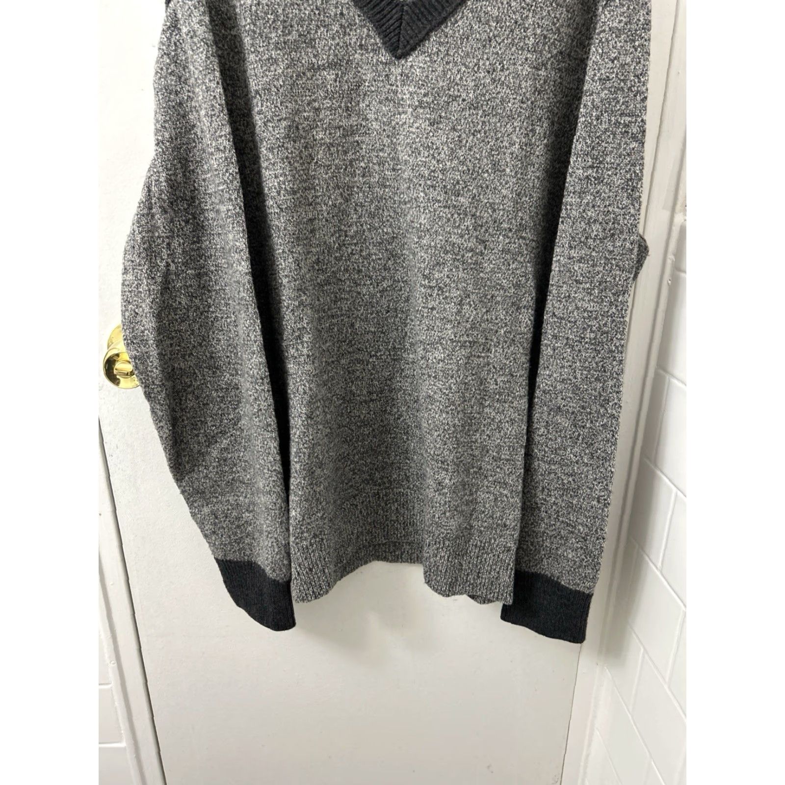 Banana Republic VINTAGE Banana Republic Sweater Mens XL Gray Lambswool V Neck Knit Pullover L/S Size US XL / EU 56 / 4 - 3 Thumbnail