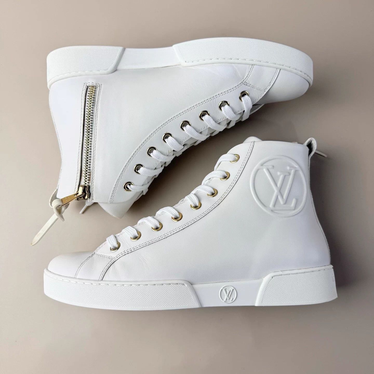 Louis Vuitton LV white monogram lace-up sneakers 35 EU Size US 4 / IT 34 - 6 Thumbnail