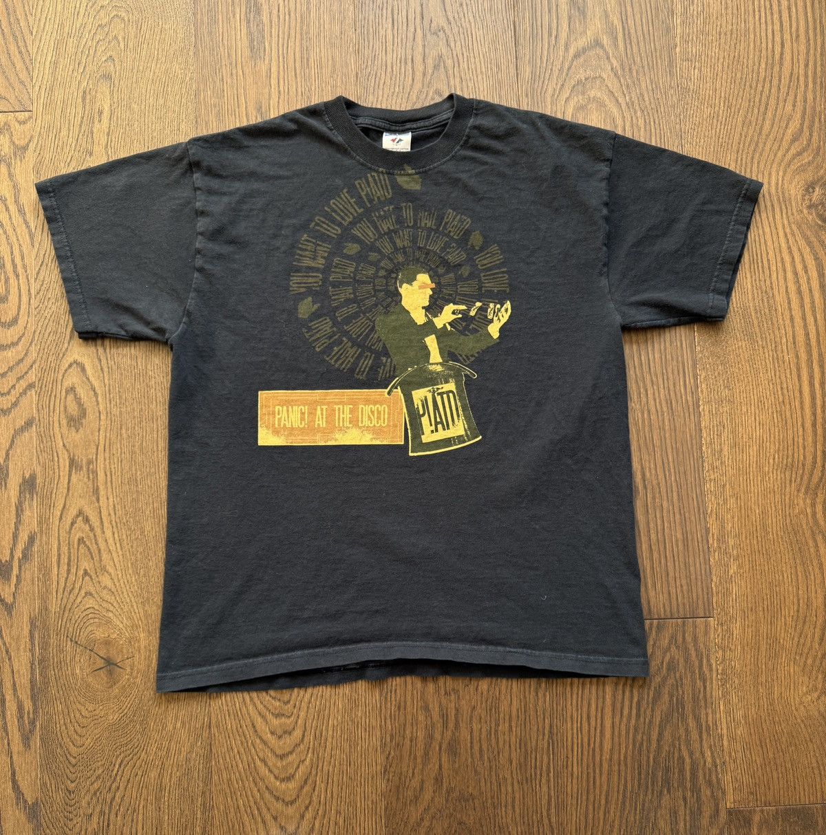 Vintage Vintage Y2K Panic! At The Disco Magician Graphic Tee Size US L / EU 52-54 / 3 - 1 Thumbnail