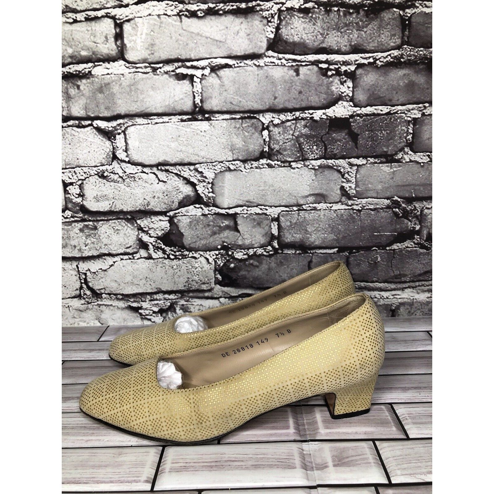 Salvatore Ferragamo Salvatore Ferragamo Beige Leather Geometric Dress Pump Heels Size US 7.5 / IT 37.5 - 8 Thumbnail