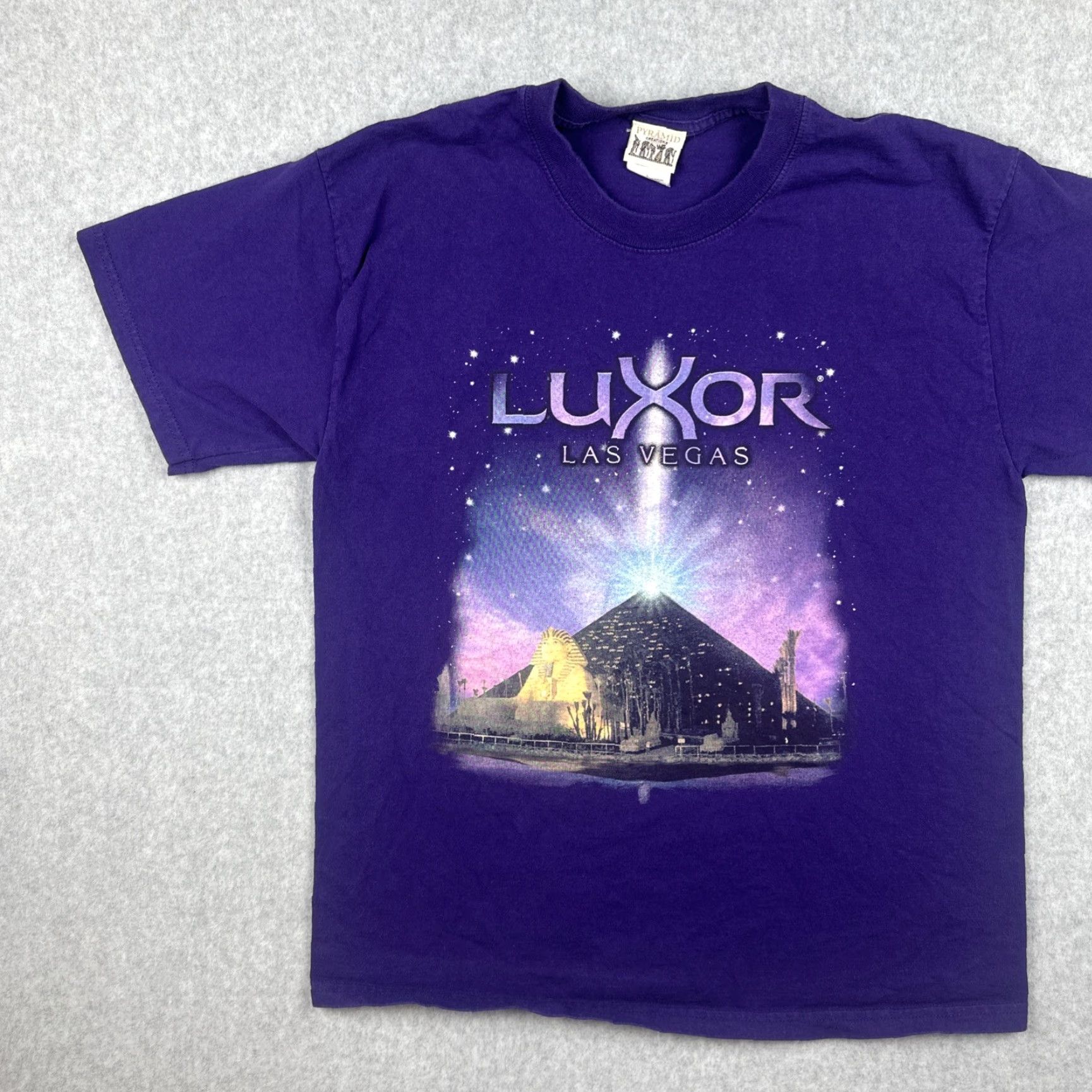 Vintage VINTAGE Luxor 90s Graphic Print Purple T Shirt Mens L Crew Neck Short Sleeve Las Vegas Pyramid Creations Size US L / EU 52-54 / 3 - 3 Thumbnail