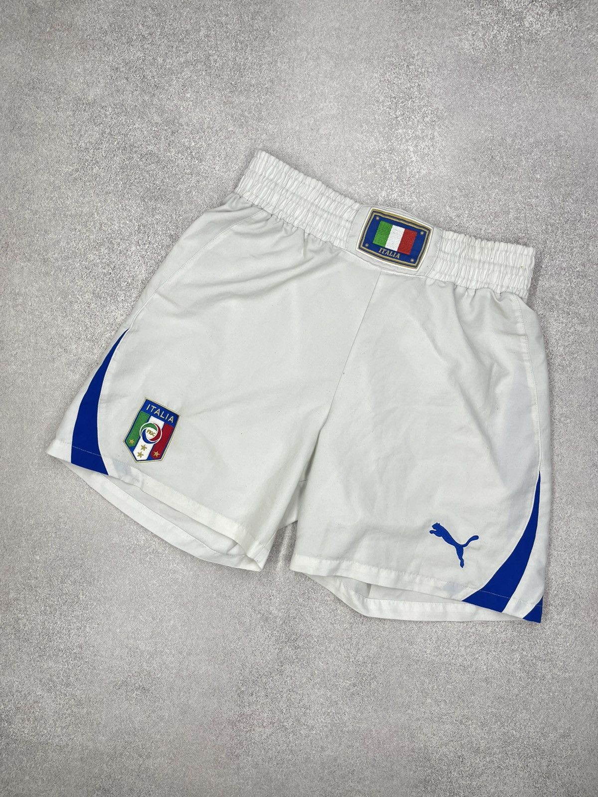 Puma Vintage Puma Italy National Team Football Shorts Y2K Size US 32 / EU 48 - 1 Thumbnail