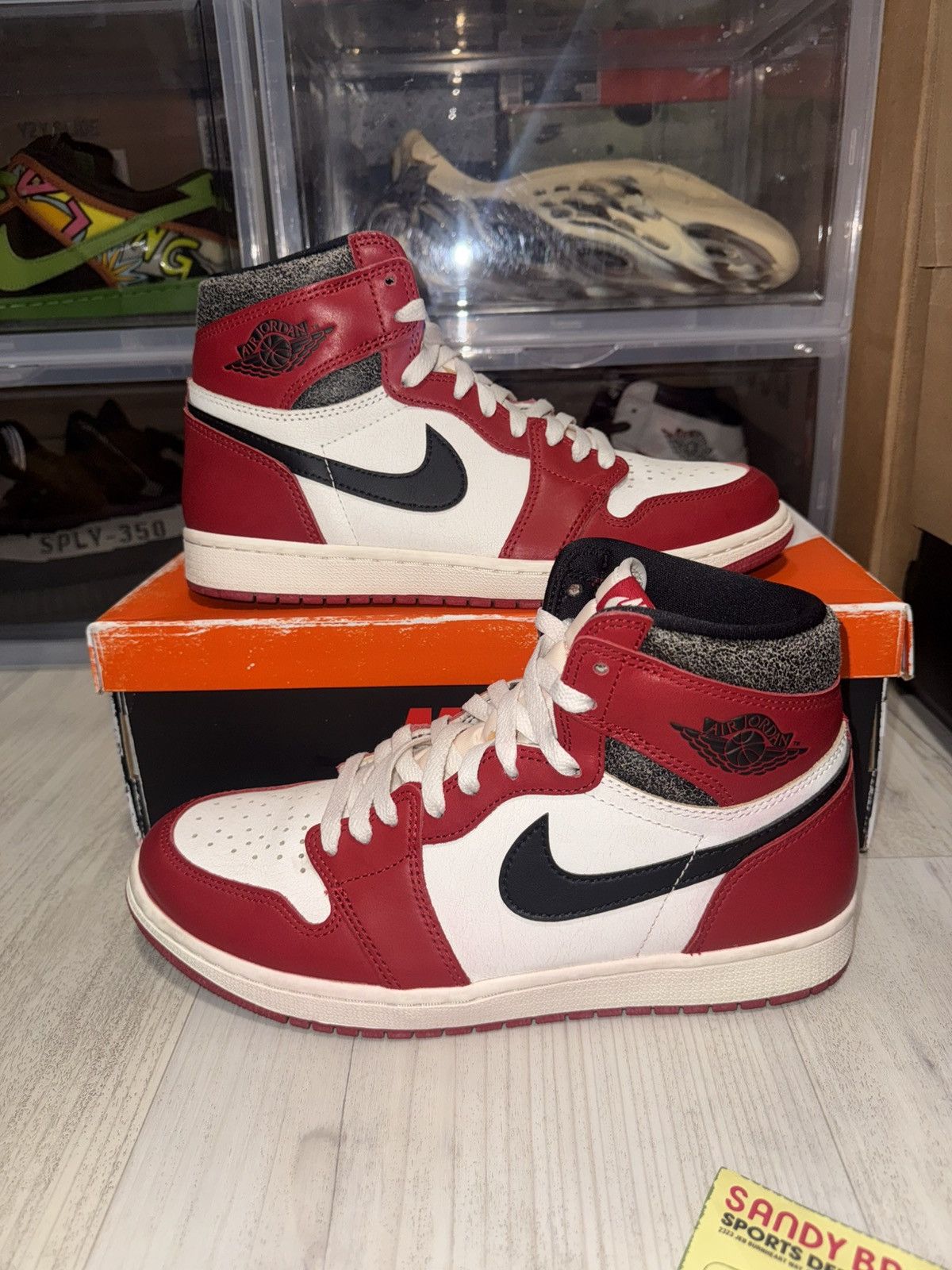 Jordan Brand Air Jordan 1 Retro High OG Chicago Lost and Found Size US 9.5 / EU 42-43 - 2 Thumbnail