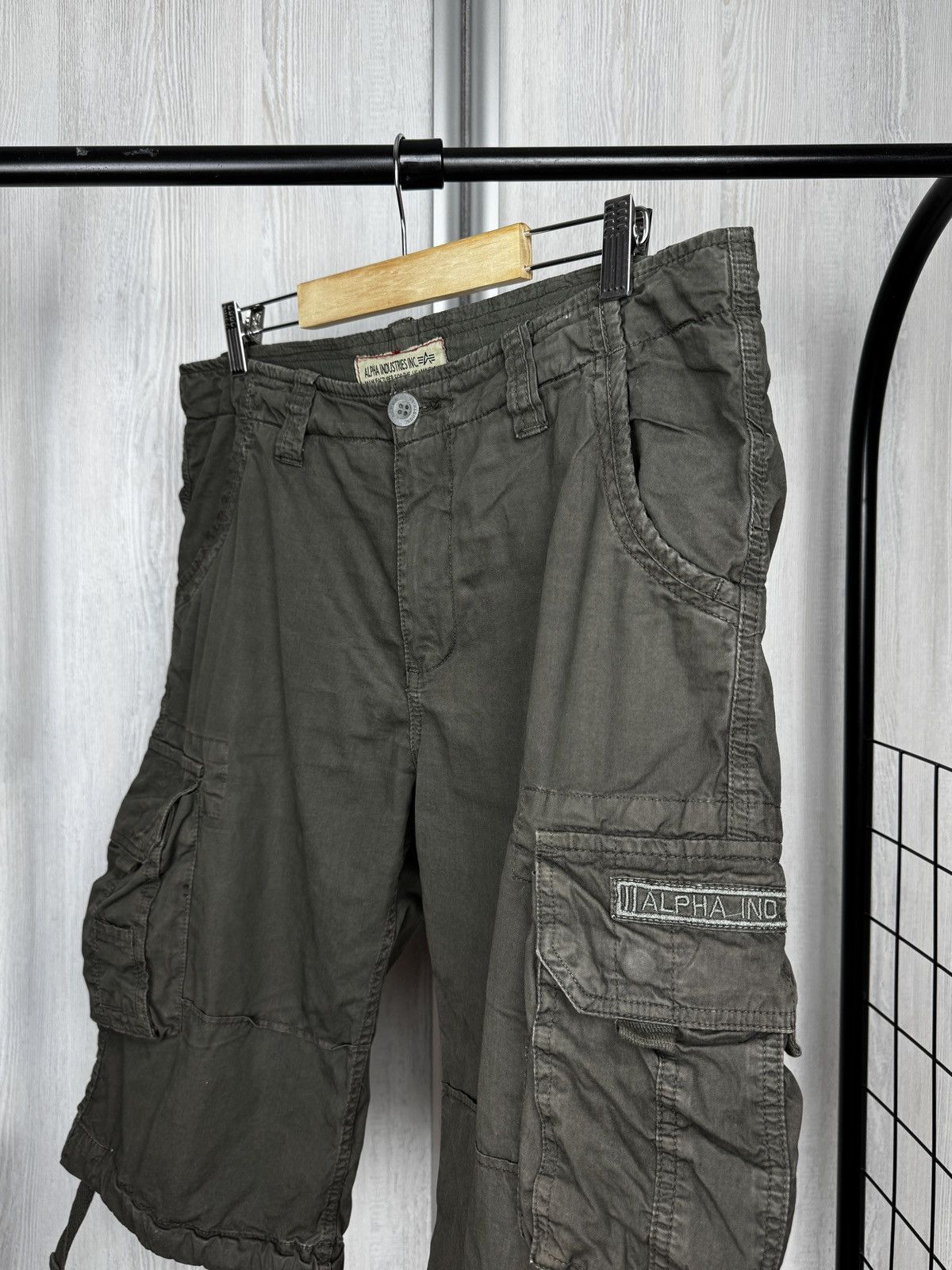 Alpha Industries Alpha Industries Khaki Green Cargo shorts size 33 Size US 33 - 5 Thumbnail