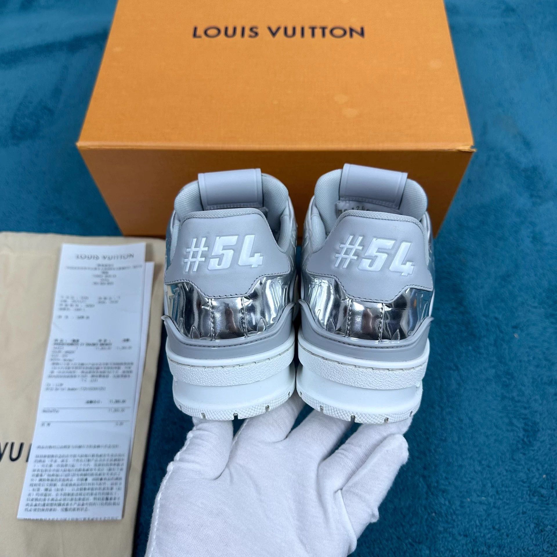 Louis Vuitton LV Trainer 25FW Patent Leather Low Top Silver EU37 Size US 6 / IT 36 - 4 Thumbnail