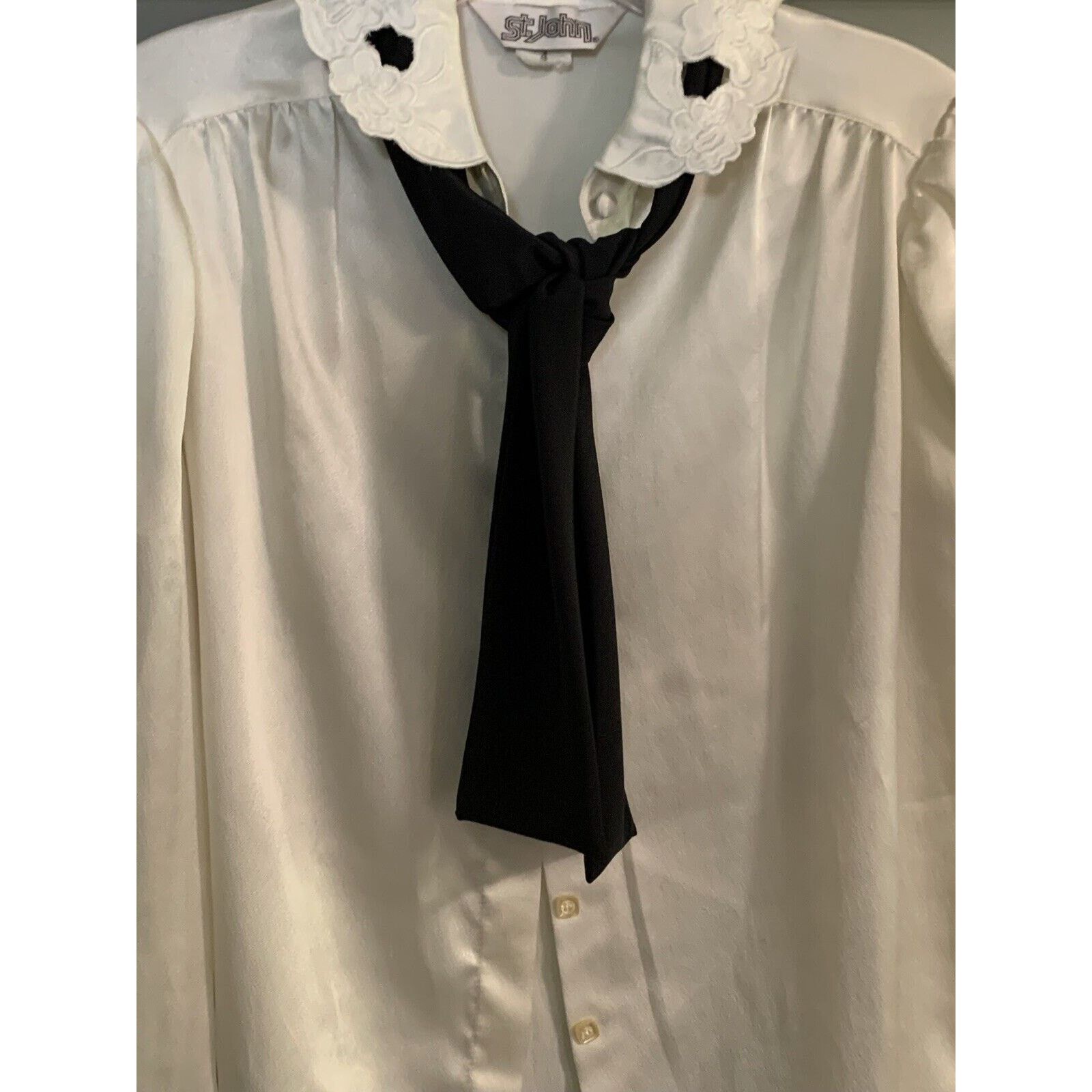 St. John St. John Lace Top Blouse Pussy Bow Neck Tie Sz 4 Vintage Size S / US 4 / IT 40 - 2 Thumbnail