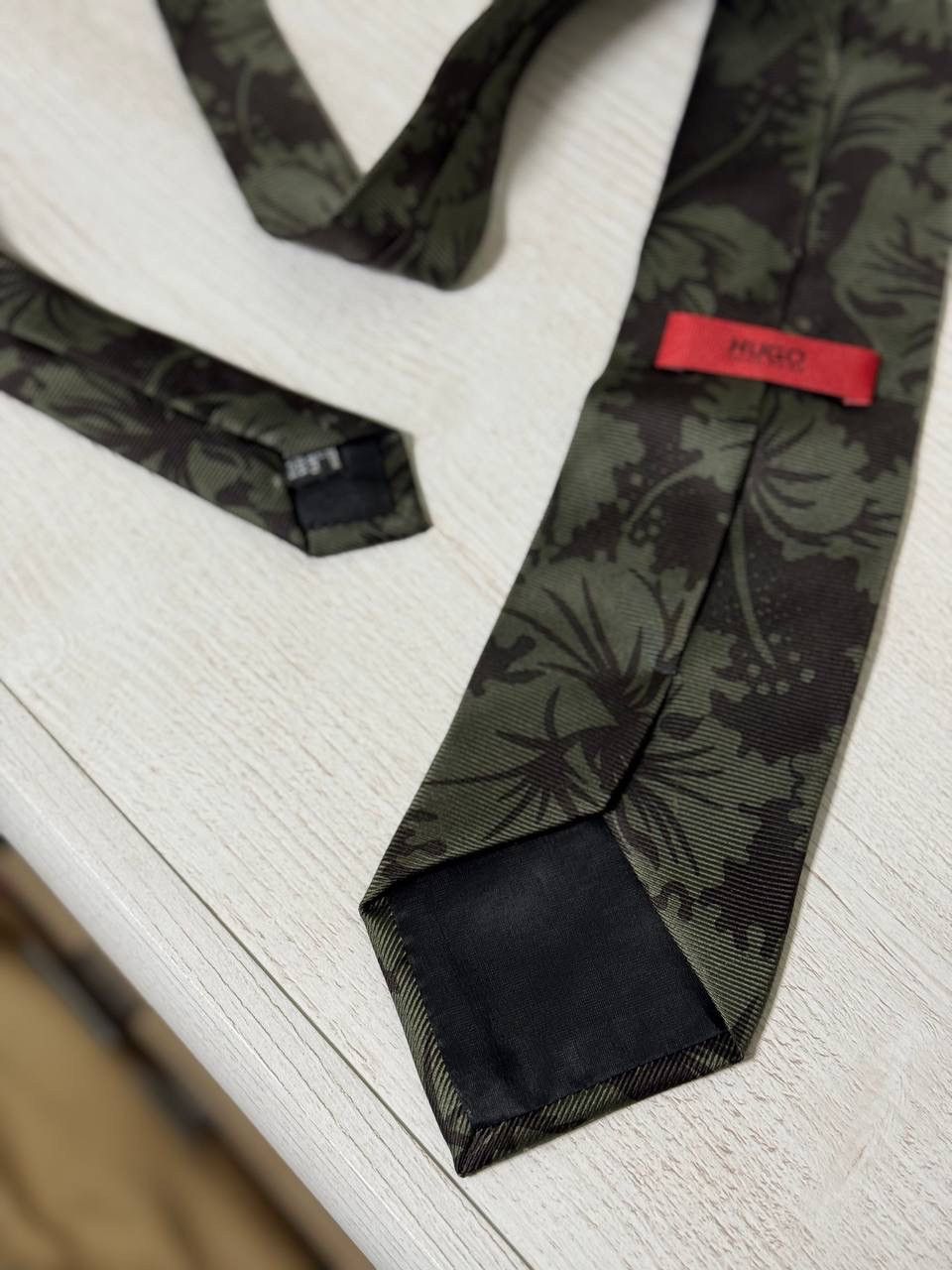 Hugo Boss Luxury Hugo Boss Tie Silk Very Rare Expensive Italy Size ONE SIZE - 5 Thumbnail