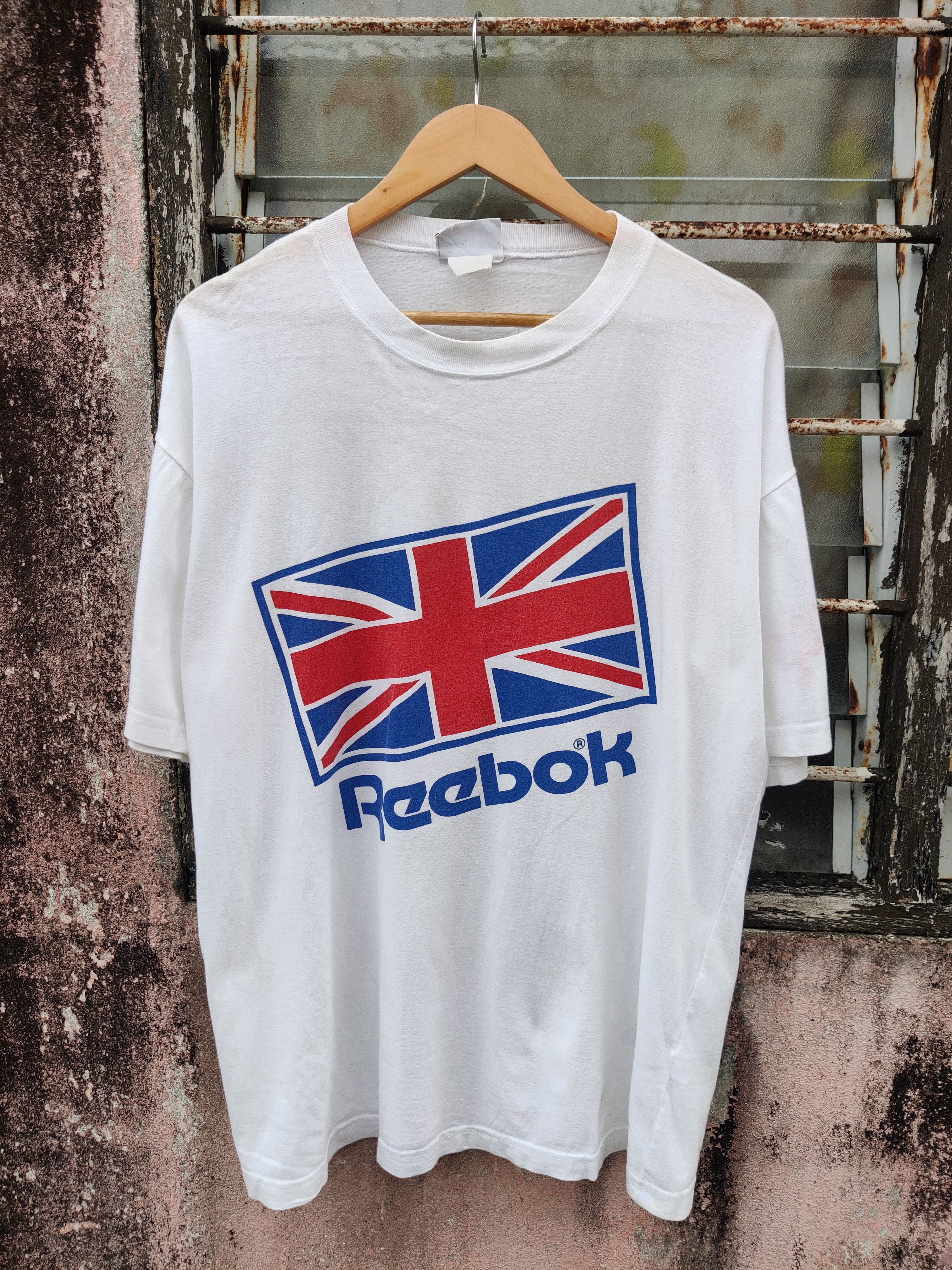 Reebok Vintage Reebok Big UK Flag Logo Shirt Size US L / EU 52-54 / 3 - 2 Thumbnail
