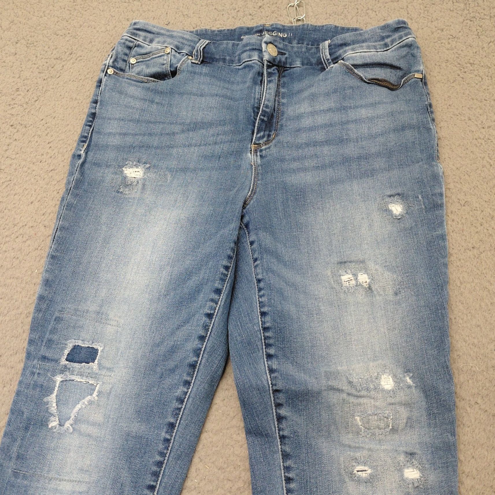 Vintage Chico's The Platinum Jegging Jeans Women’s Size 1 Blue Distressed 30X29 Stretch Regular Denim Medium Wash 5-Pocket Womens Jeans Size 25" / US 0 / IT 36 - 5 Thumbnail