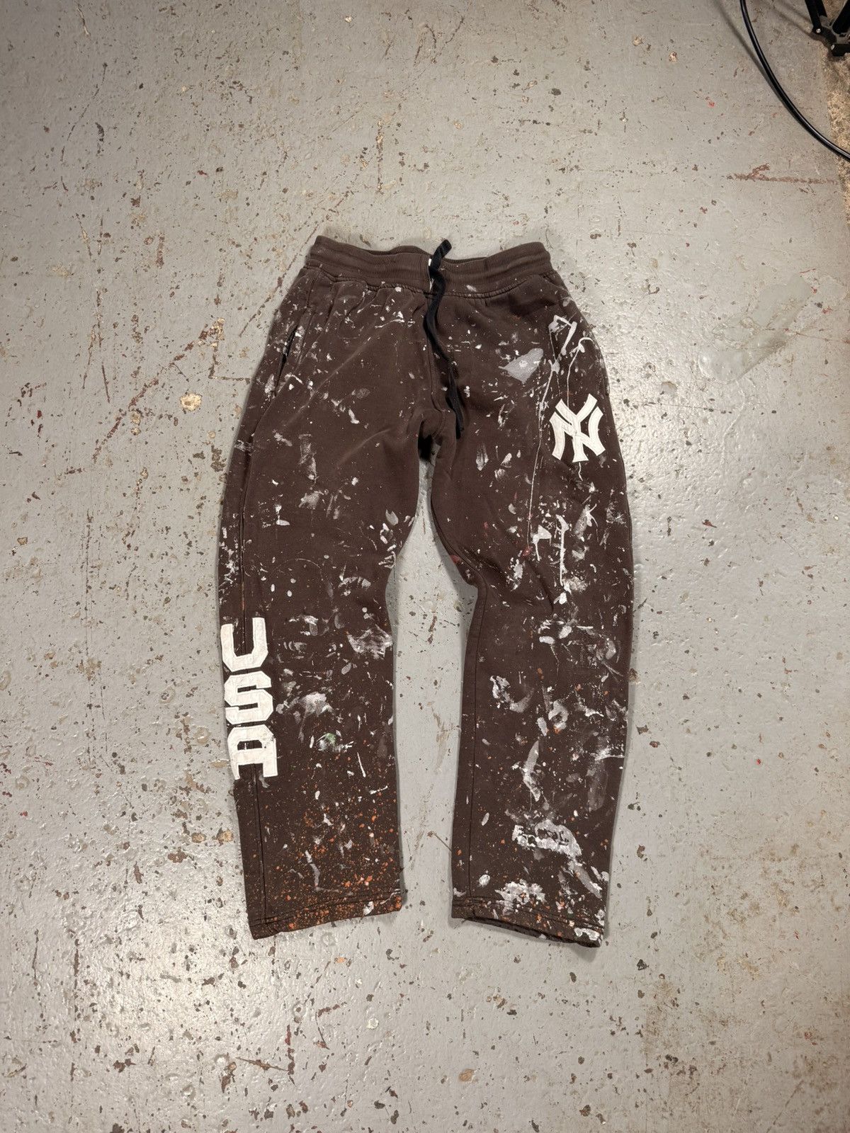 Nike Crazy New York Yankees Nike Splattered Painter Sweatpants Size US 30 / EU 46 - 1 Thumbnail