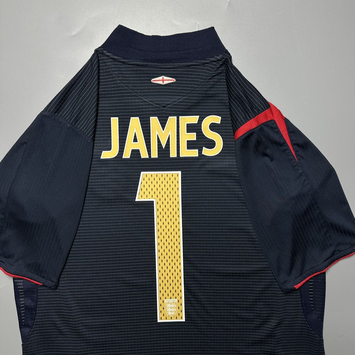 Umbro ENGLAND UMBRO 2006 WORLD CUP FOOTBALL GK JERSEY #1 JAMES Size US M / EU 48-50 / 2 - 8 Thumbnail