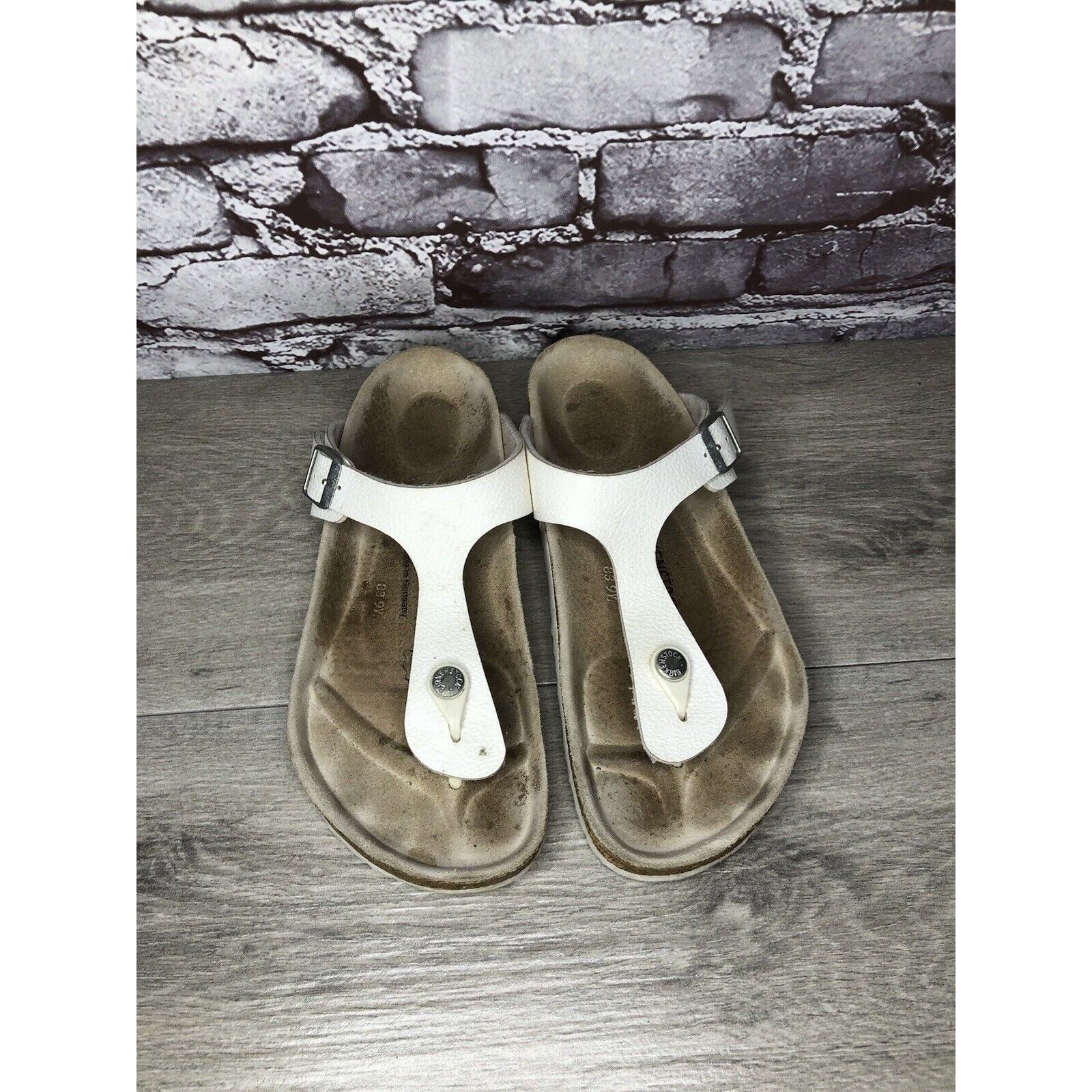 Birkenstock Birkenstock Gizeh White Leather Buckle Strap Cork Sandals Wo Size US 8.5 / IT 38.5 - 20 Thumbnail