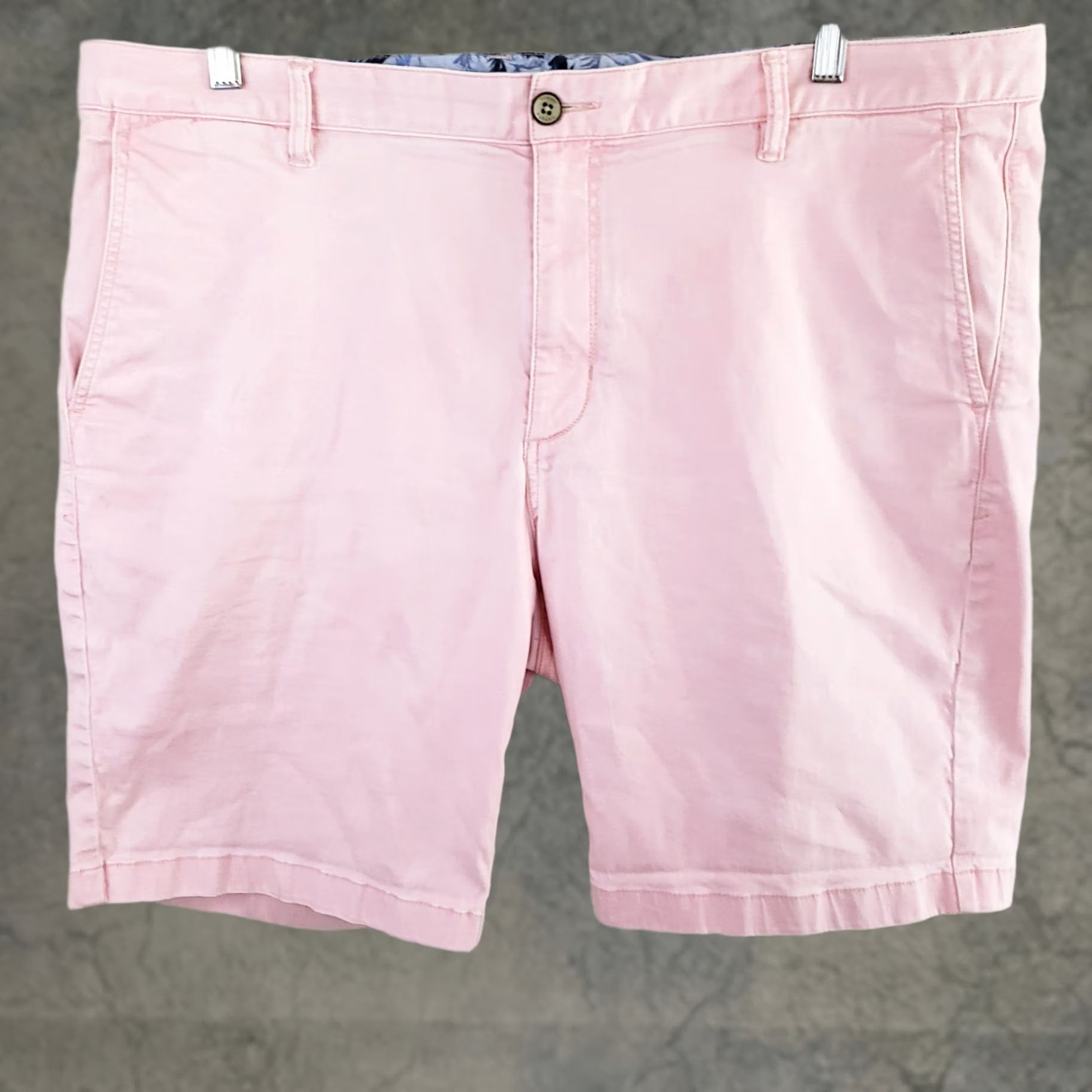 Tommy Bahama VINTAGE Tommy Bahama Shorts Mens 40 Pink Stretch Chino Flat Front Cotton Lyocell Spandex Casual Mens 40 Pink Size US 40 / EU 56 - 1 Thumbnail