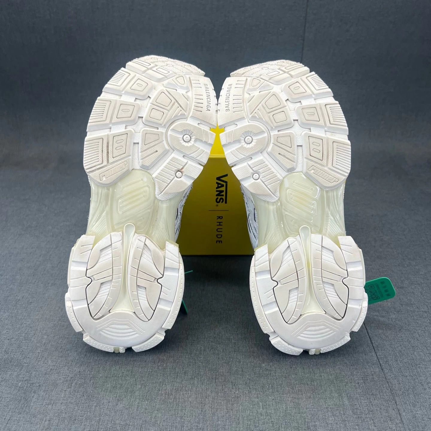 Balenciaga Balenciaga Runner White 2x Worn Like New 40 Size US 7 / EU 40 - 8 Thumbnail