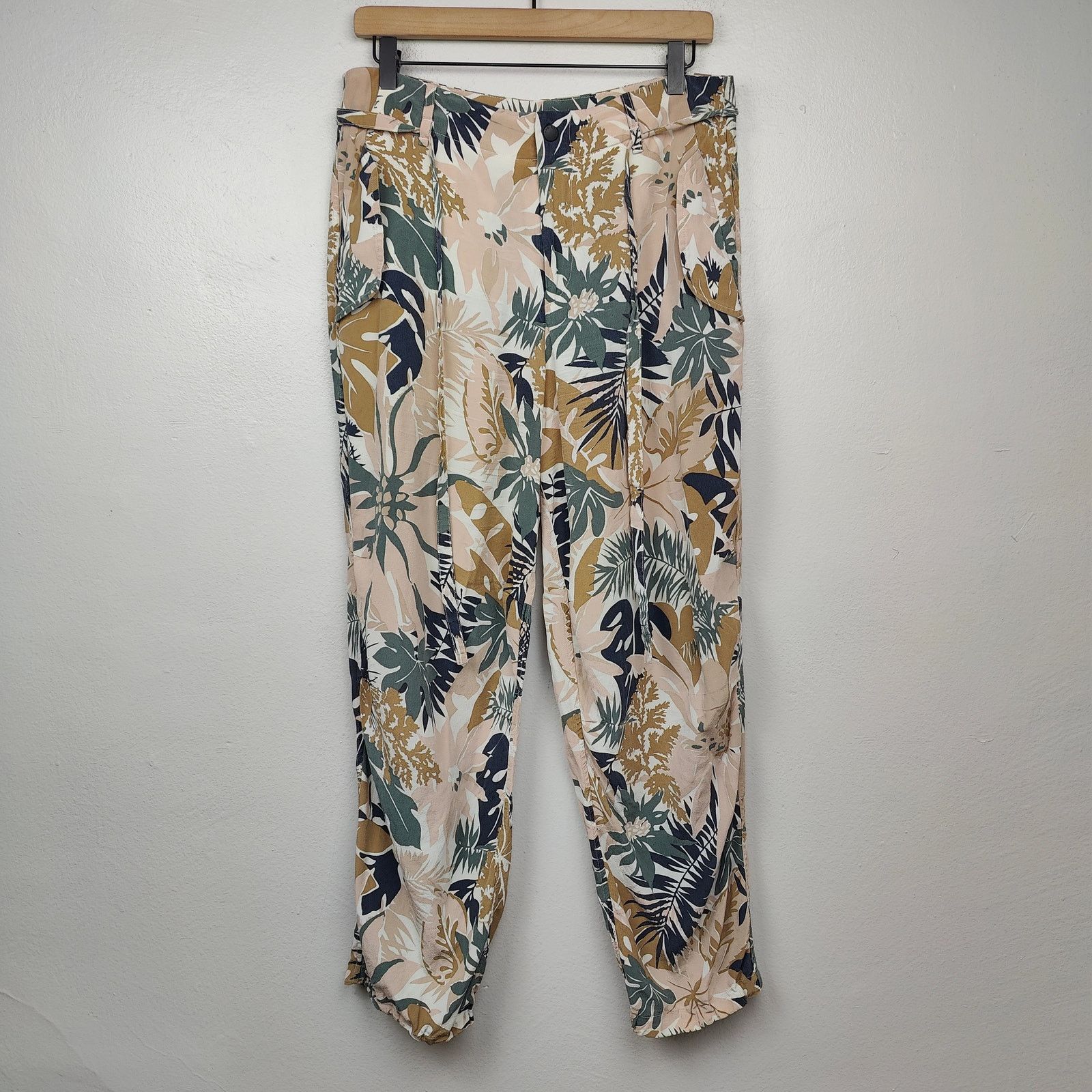 Rag & Bone Rag & Bone Victoria Silk Pant 6 Tropical Print Pink Green Size 28" / US 6 / IT 42 - 1 Thumbnail