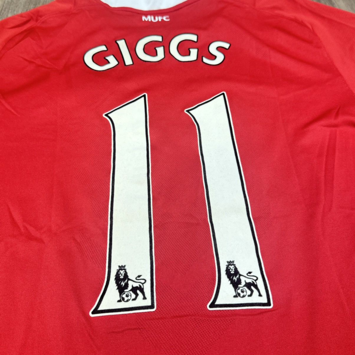 Nike Manchester United 10/11 home shirt #11 Giggs Size US XL / EU 56 / 4 - 4 Thumbnail