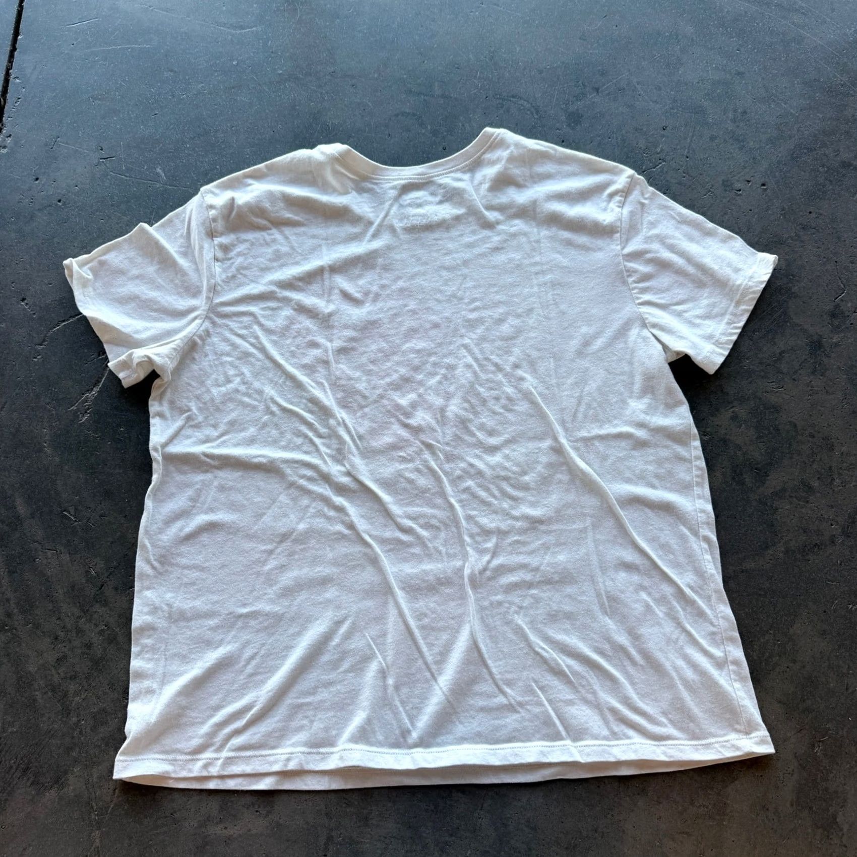 Vintage VINTAGE Rolling Stones White Pink Rock Band Tour Graphic T-Shirt Womens L Size L / US 10 / IT 46 - 2 Thumbnail