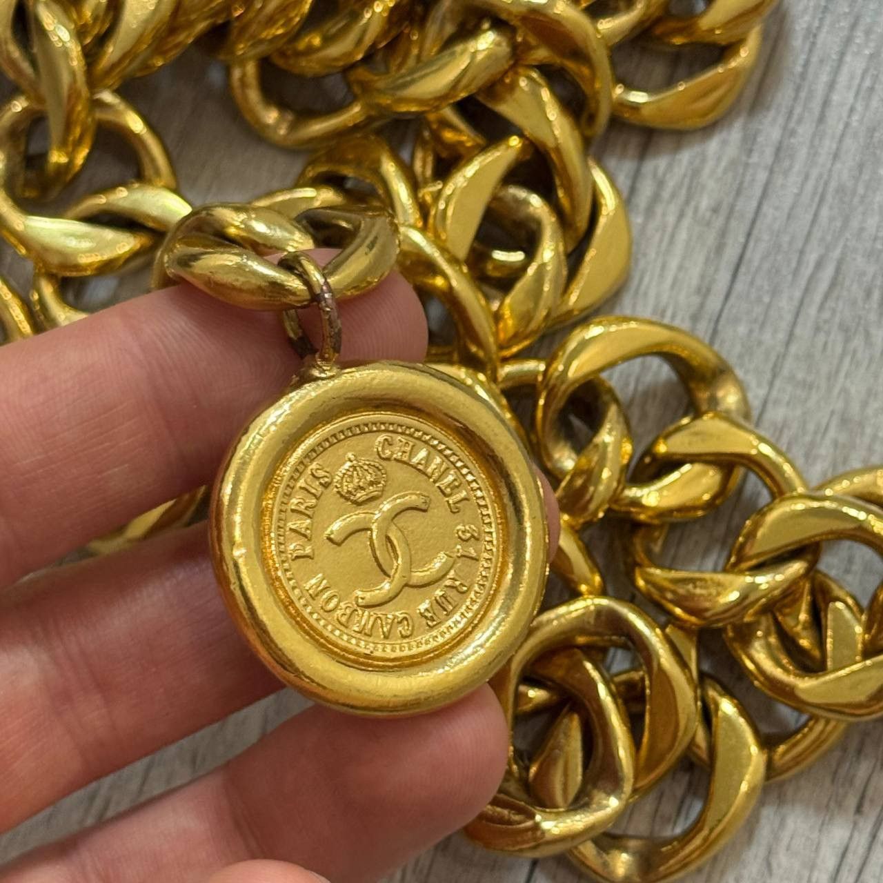 Chanel × Vintage Vintage 90s CHANEL Gold Plated Cambon 31 Rue Coin Chain Belt Size ONE SIZE - 11 Thumbnail