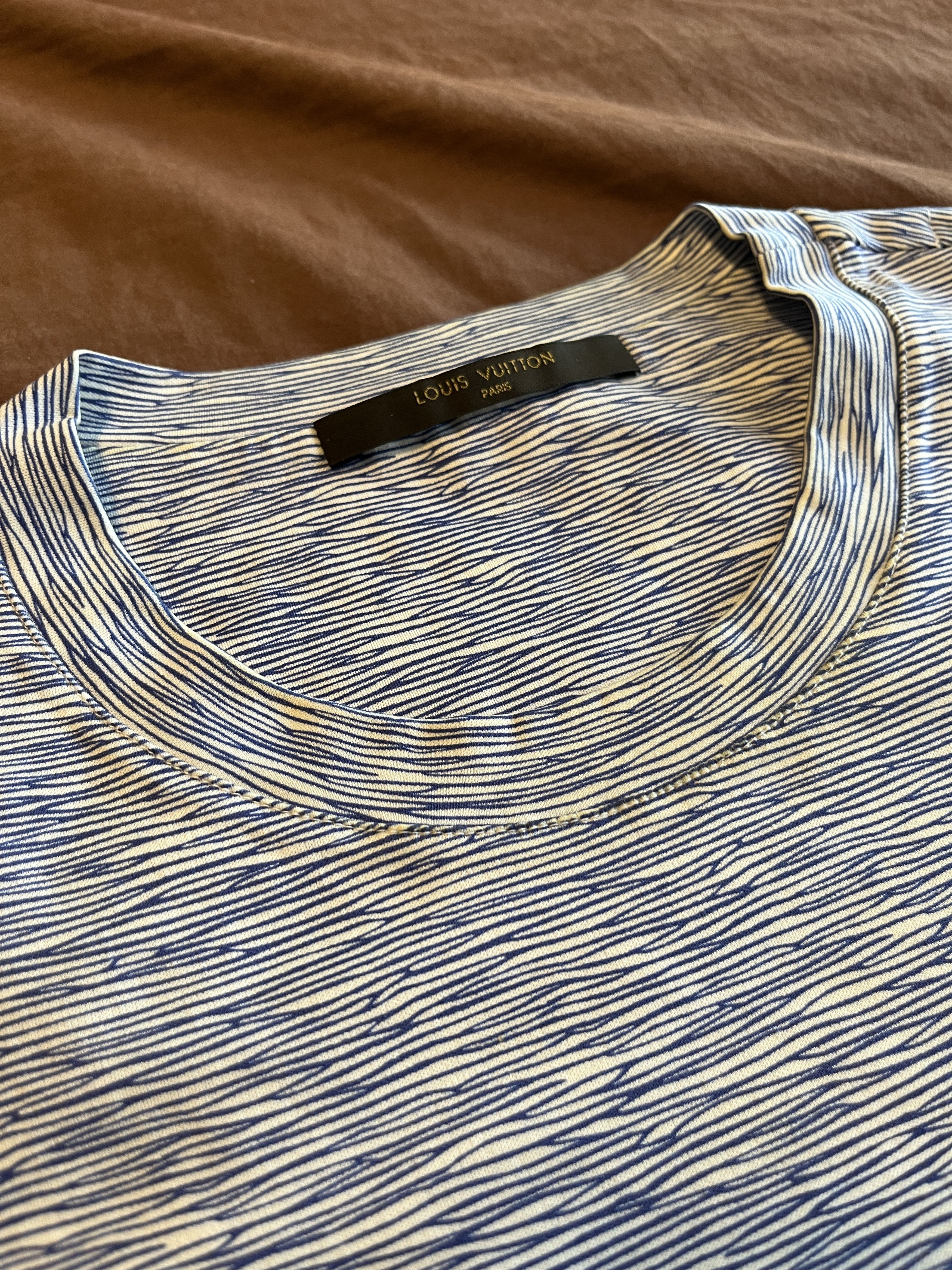 Louis Vuitton Louis Vuitton Epi All Over Print Tee Size US L / EU 52-54 / 3 - 3 Thumbnail