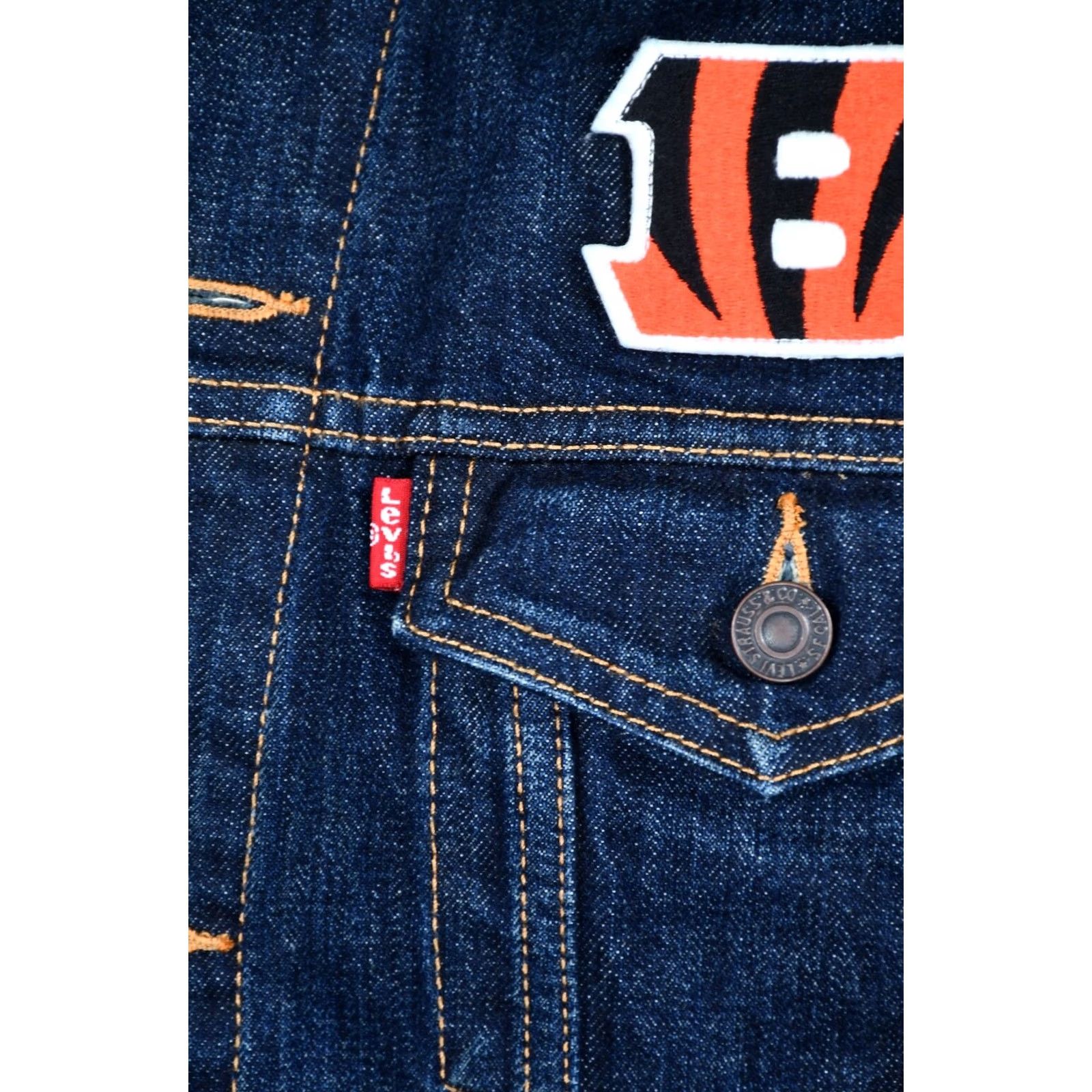 Levi's LEVI'S NFL Cincinnati Bengals Denim Trucker Jacket Mens M Shirt Jacket Size US M / EU 48-50 / 2 - 5 Thumbnail