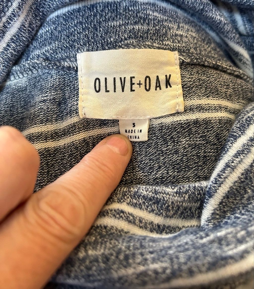 Other Women's OLIVE + OAK Long Sleeve Tee S Blue White Striped Cow Size S / US 4 / IT 40 - 4 Thumbnail