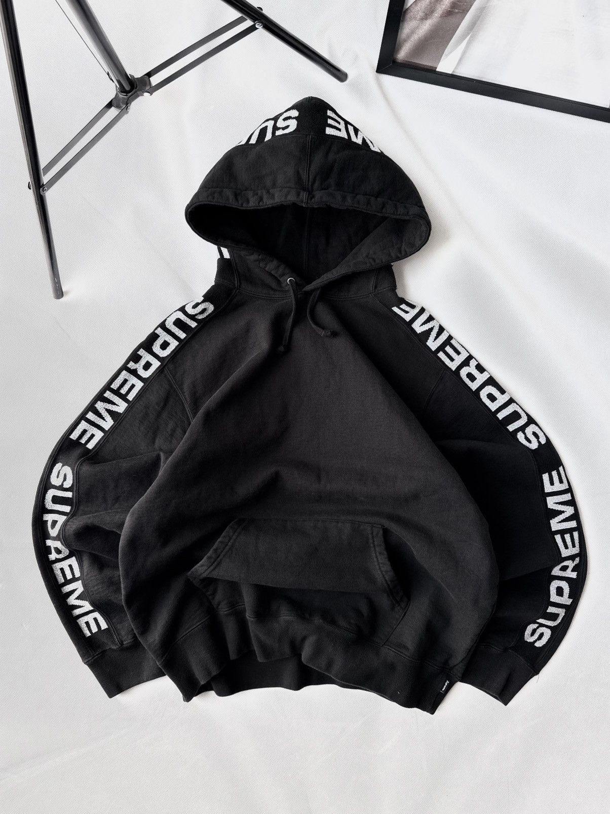 Hypebeast Rare SUPREME Monogram Repeat Logo Boxy Fit Hoodie Size US L / EU 52-54 / 3 - 8 Thumbnail