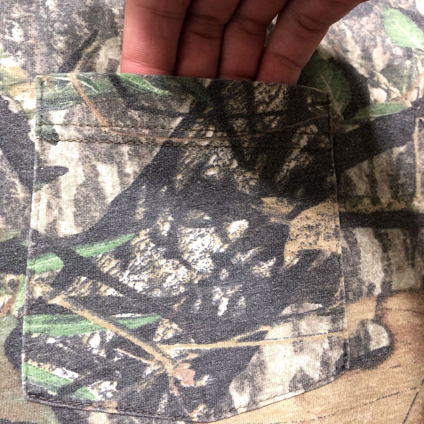 Vintage VINTAGE Field Staff T-Shirt Mens 2XL Real Tree Mossy Oak Camo Long Sleeve Hunting 90s Y2K Size US XXL / EU 58 / 5 - 4 Thumbnail